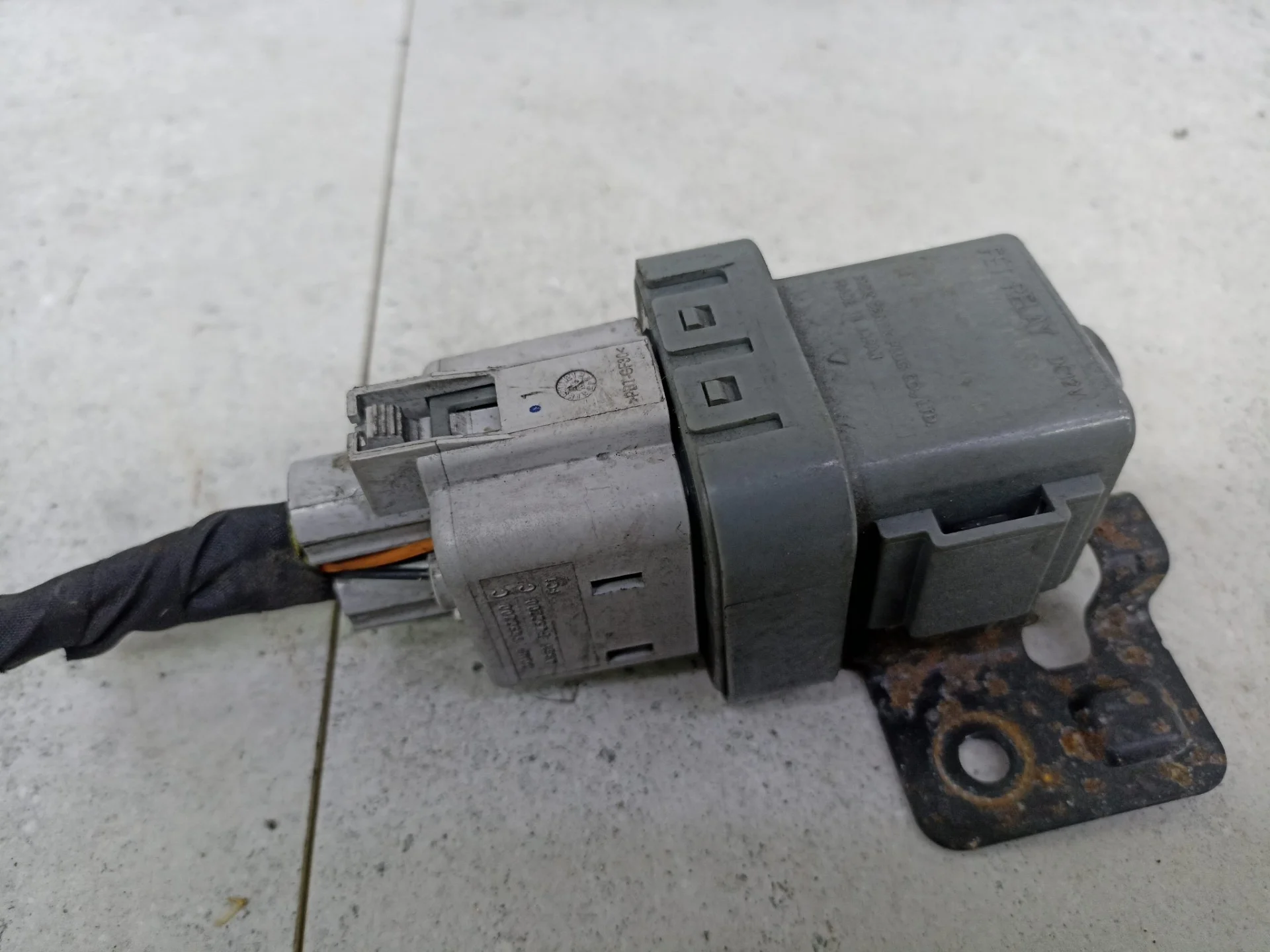 Реле накала свечей Kia Sorento 2 2011 368302F050