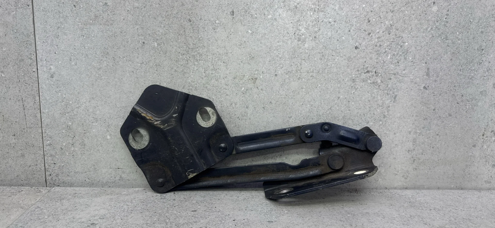 Петля капота левая Volkswagen Touran 2-й рест.