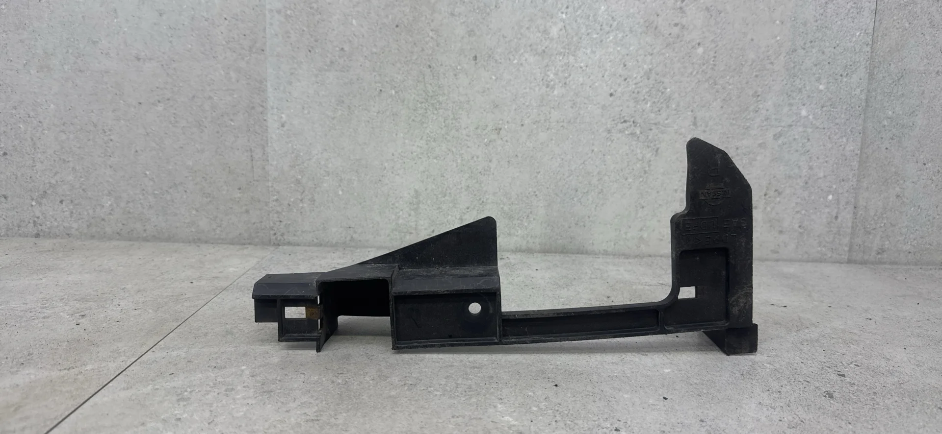 Воздуховод (дефлектор) радиатора левый Nissan Z50