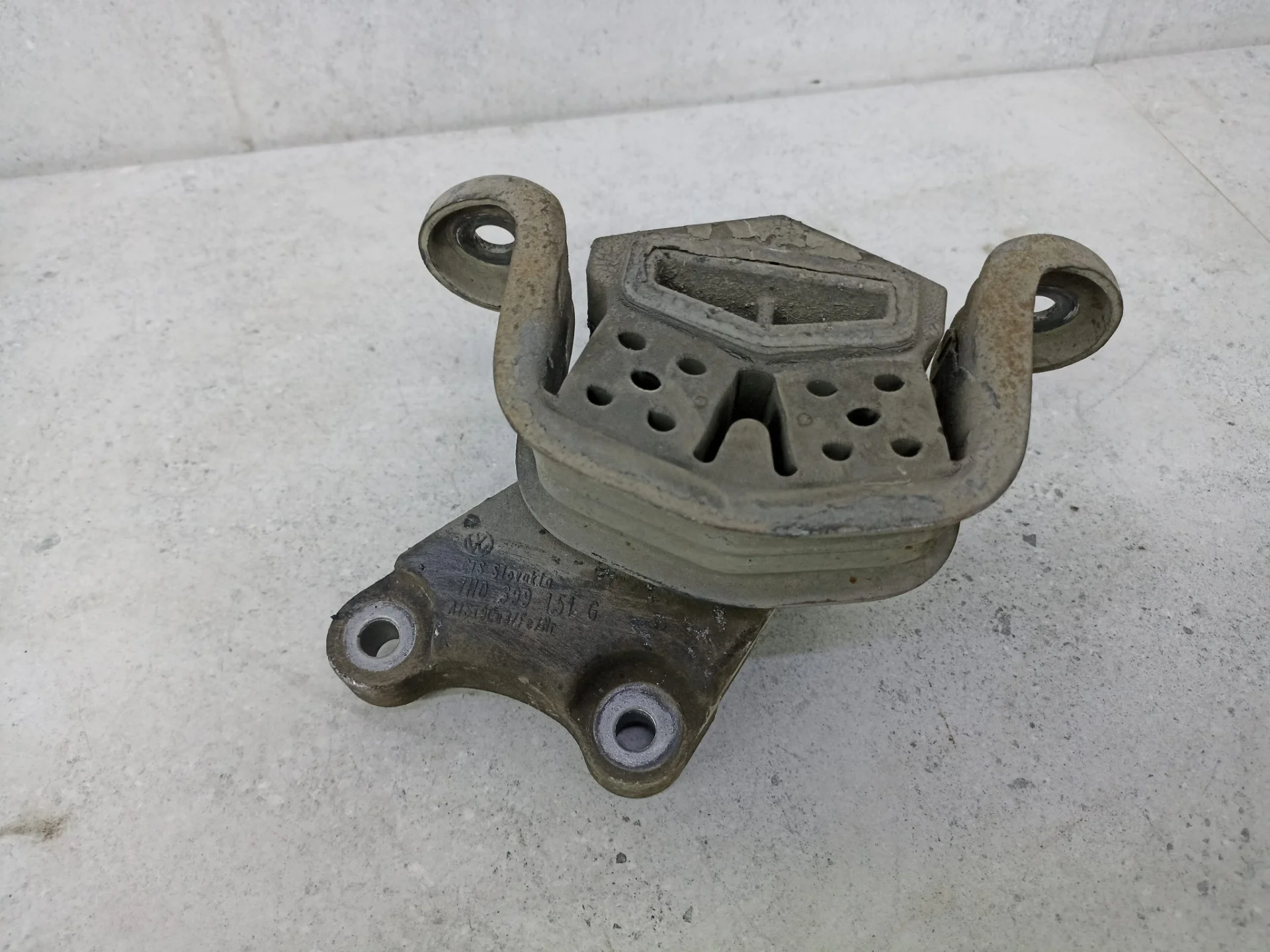 Подушка крепления КПП Volkswagen Transporter T5