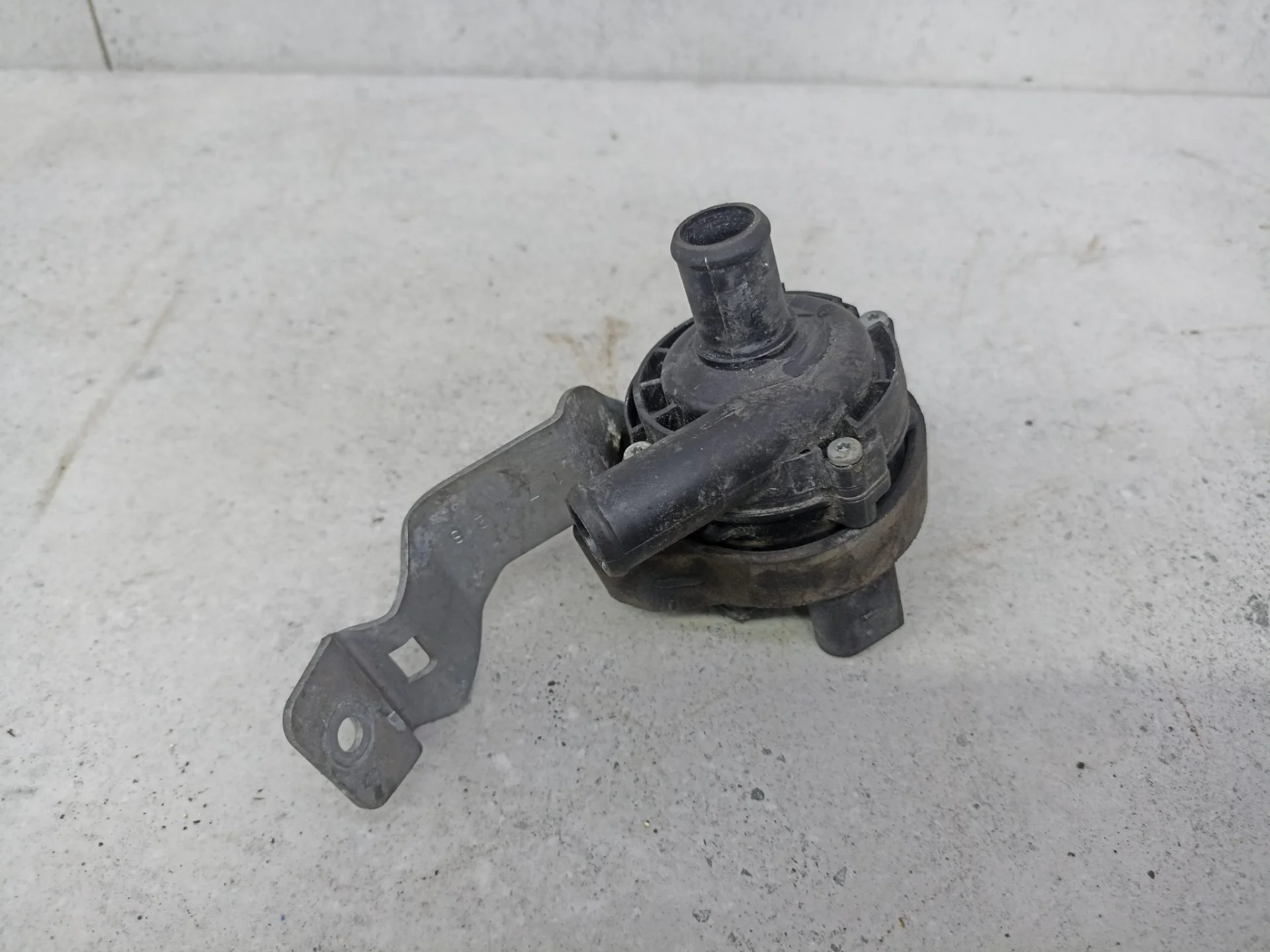 Насос антифриза дополнительный Mercedes-Benz C