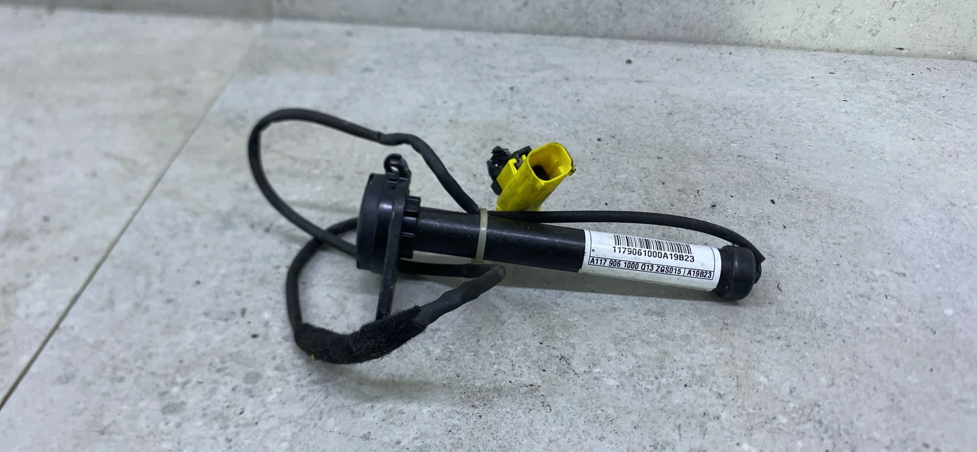 Пиропатрон петли капота Mercedes-Benz A W176 рест.