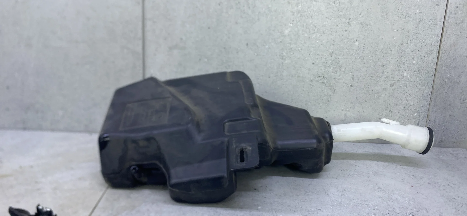 Бачок омывателя Opel Astra J рест. (2012 - 2018)