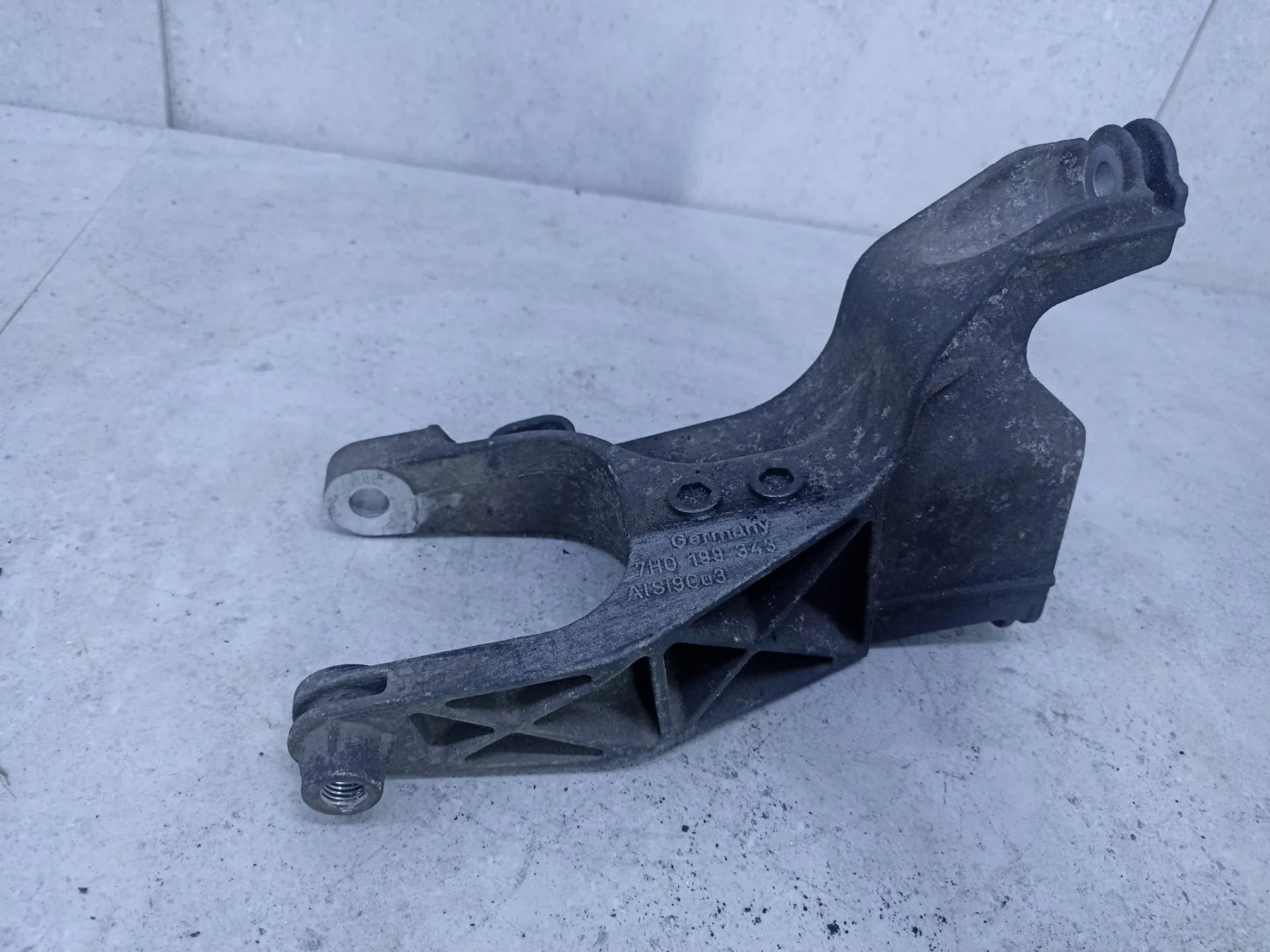 Кронштейн двигателя Volkswagen Transporter T5 2008