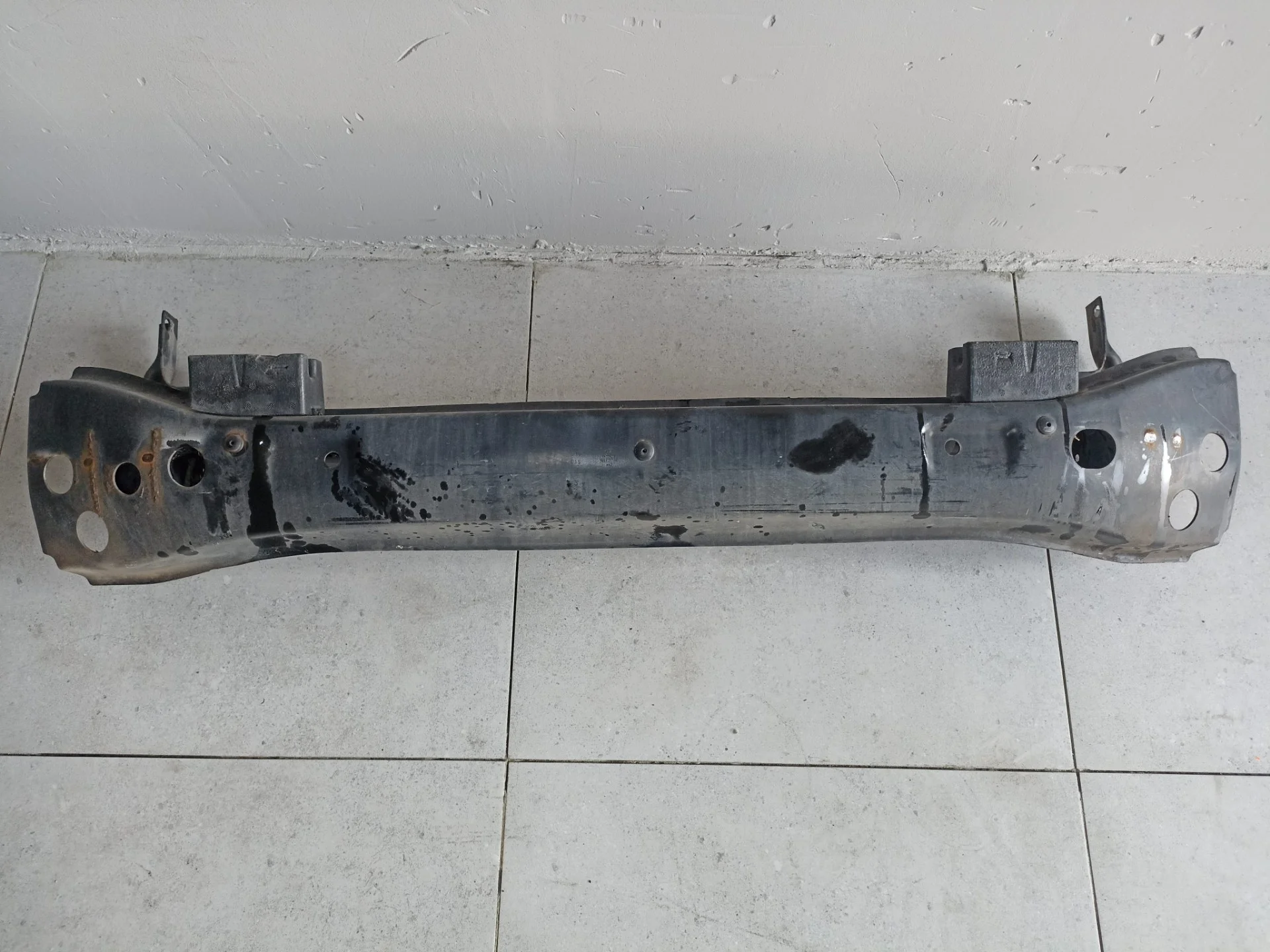 Усилитель переднего бампера Volkswagen Transporter