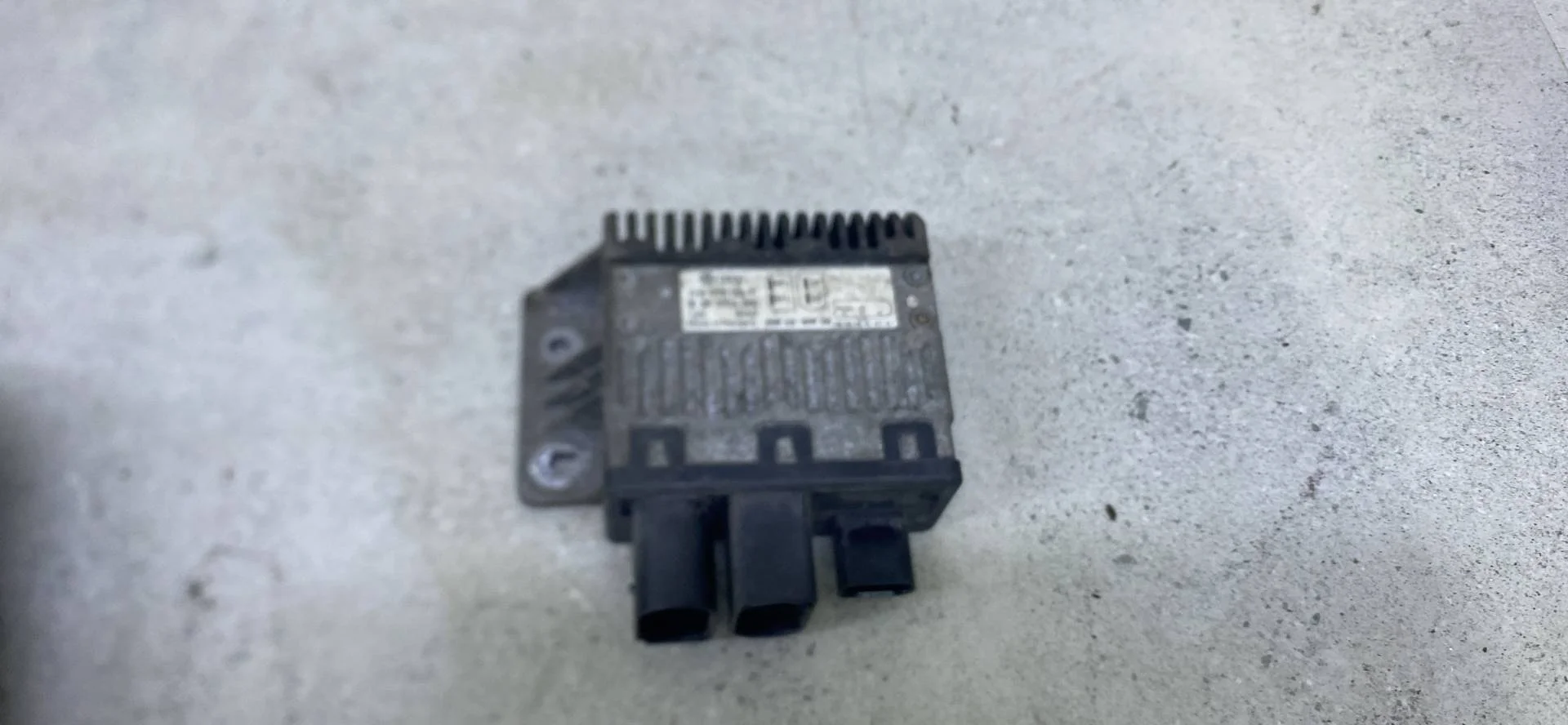 Блок управления вентилятором радиатора Volkswagen