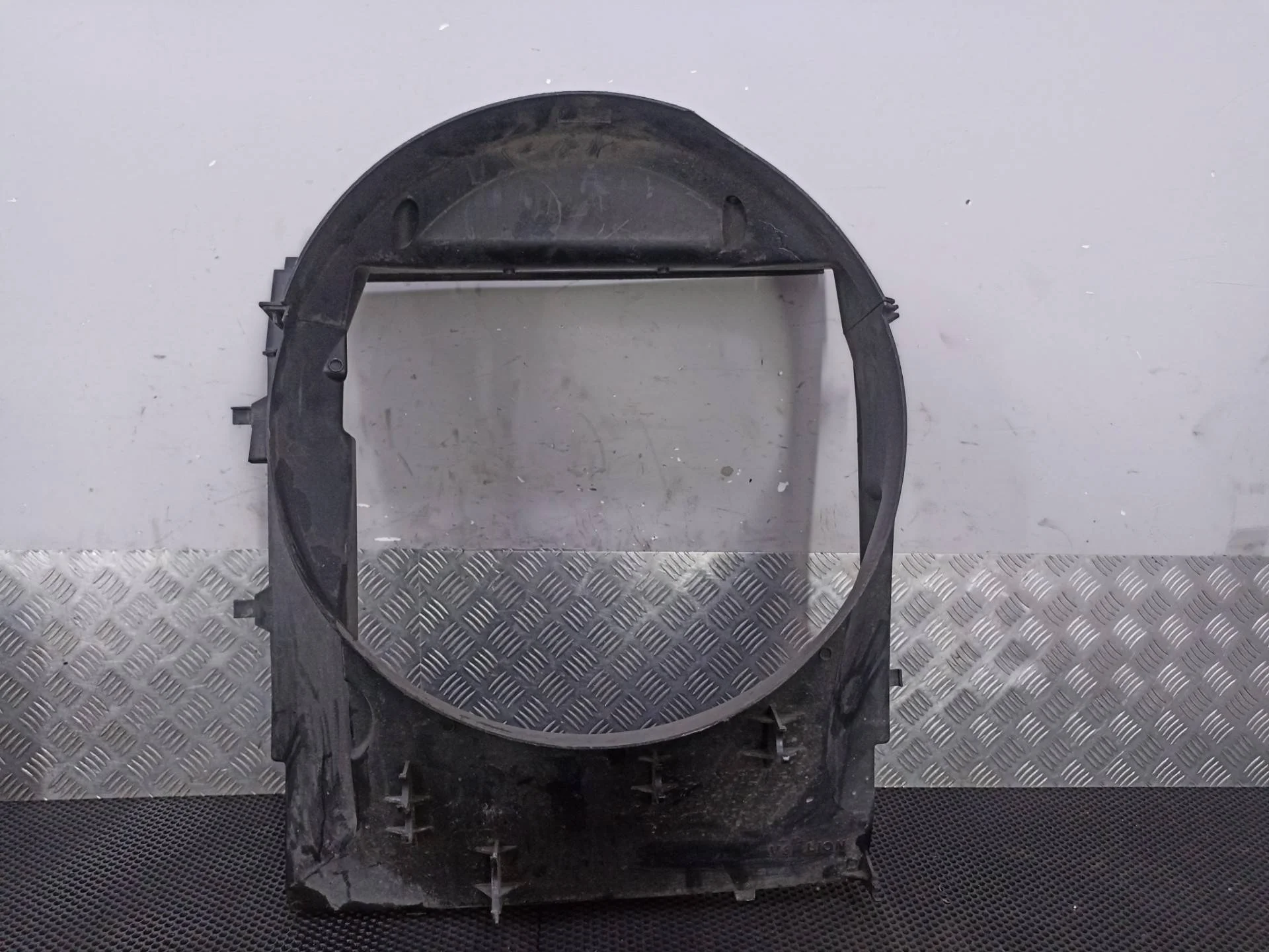 Диффузор вентилятора Land Rover Range Rover Sport