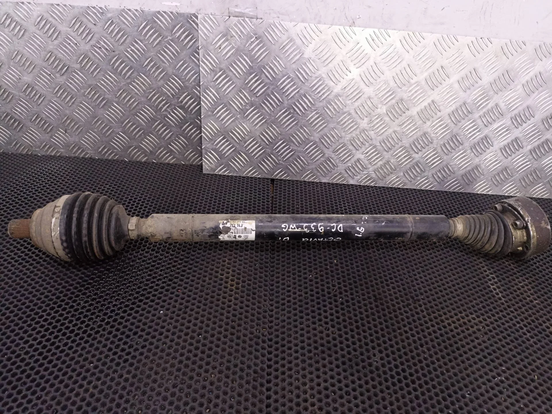 Полуось правая Skoda Octavia 3 2014 1K0407272QN