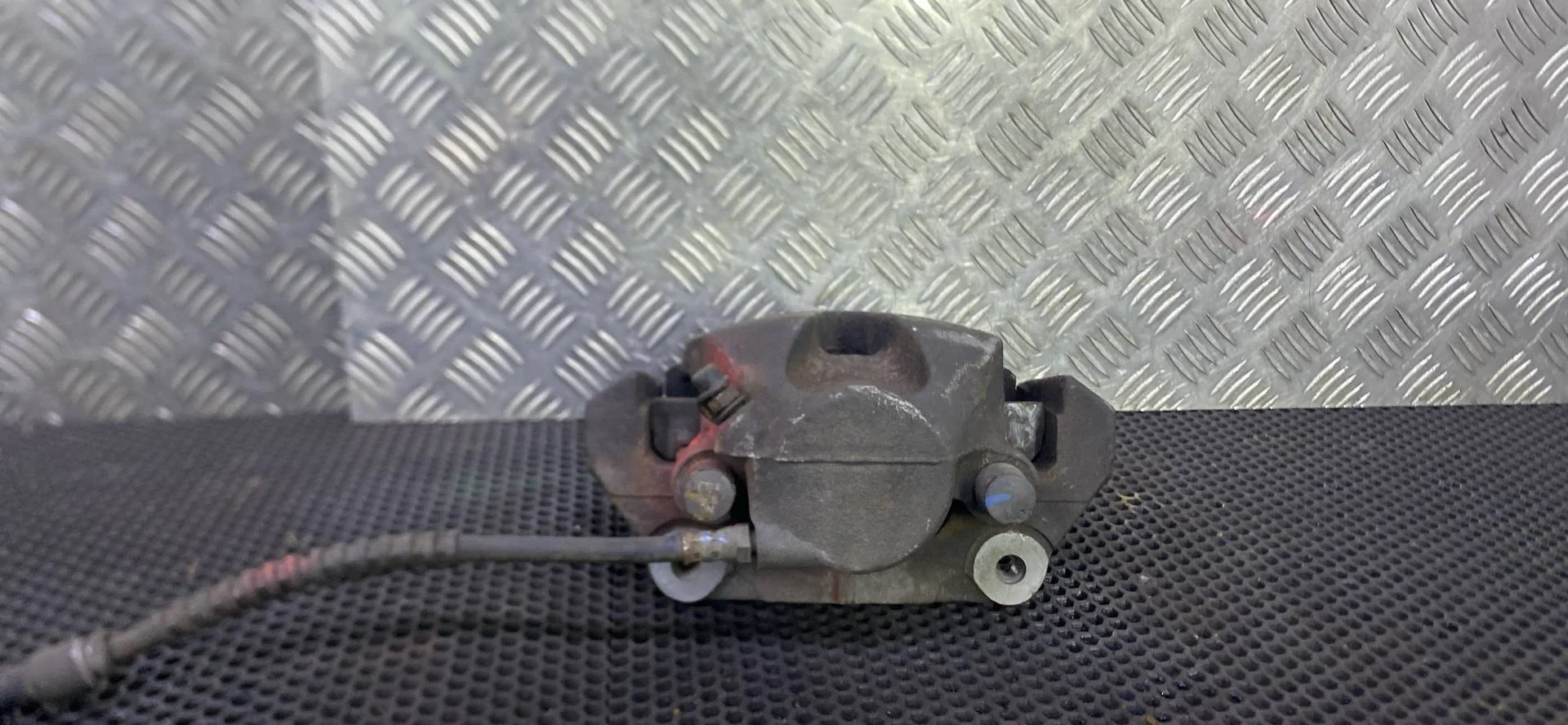 Суппорт тормозной передний правый BMW X5 F15