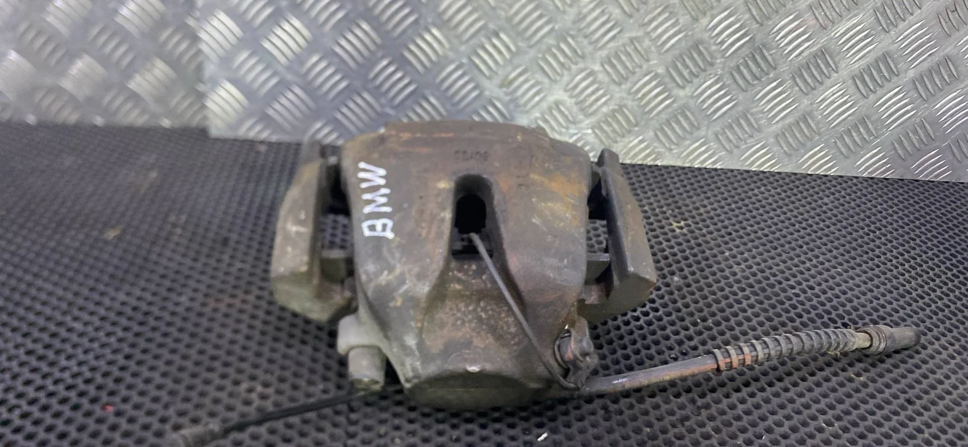 Суппорт тормозной передний левый BMW X5 F15