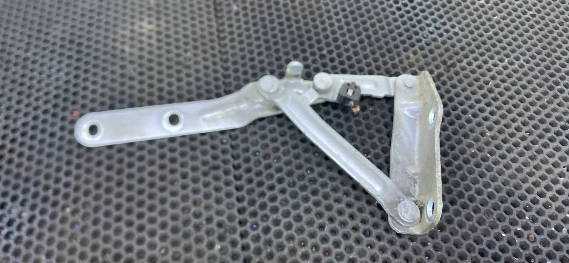 Петля капота правая Volkswagen Transporter T5