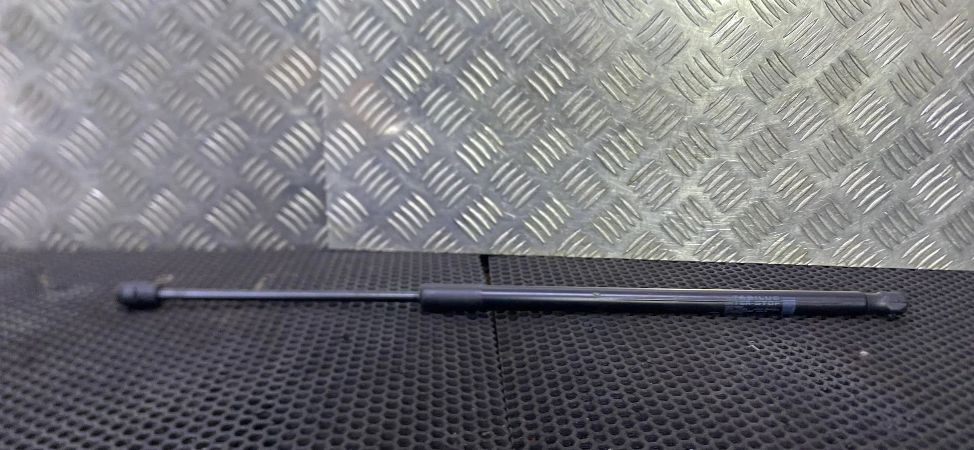 Амортизатор капота правый Mercedes-Benz GLE W166