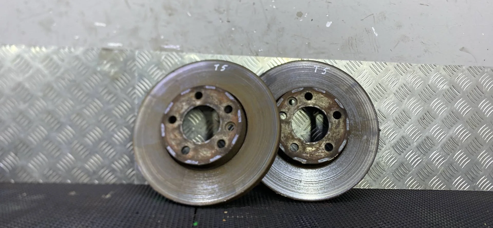 Диск тормозной передний Volkswagen Transporter T5