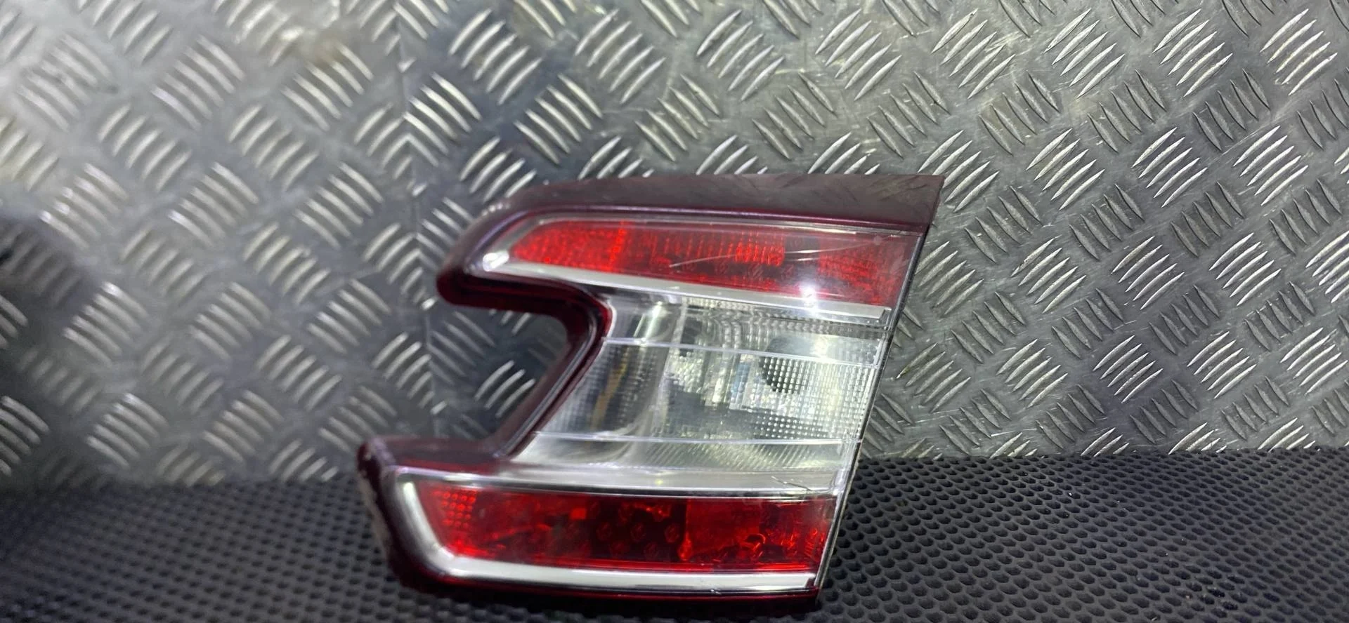 Фонарь крышки багажника правый Renault Megane 3