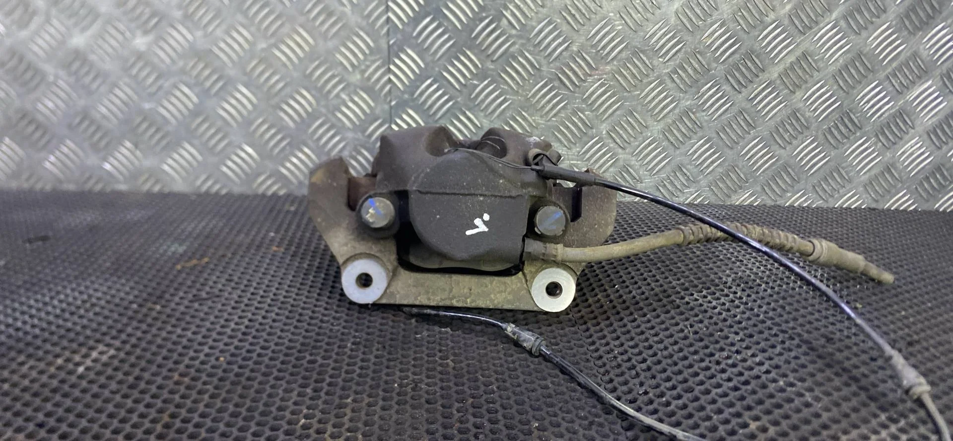 Суппорт тормозной передний левый BMW X5 E70