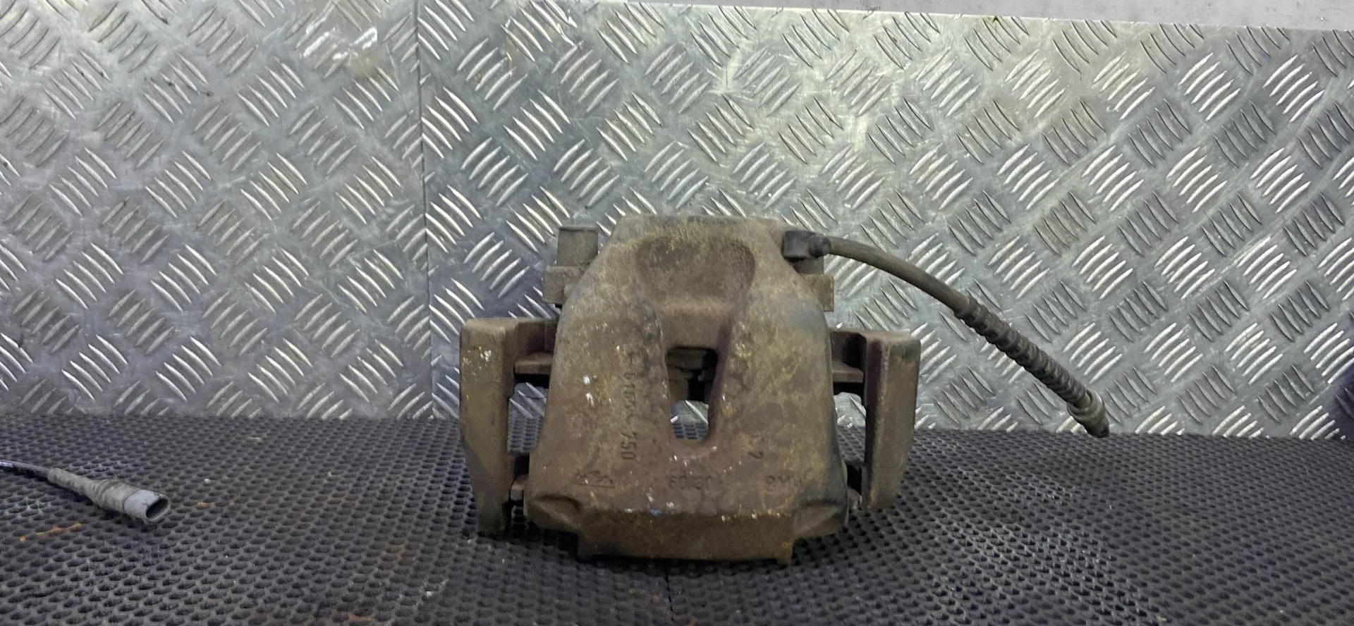 Суппорт тормозной передний правый BMW X5 E70