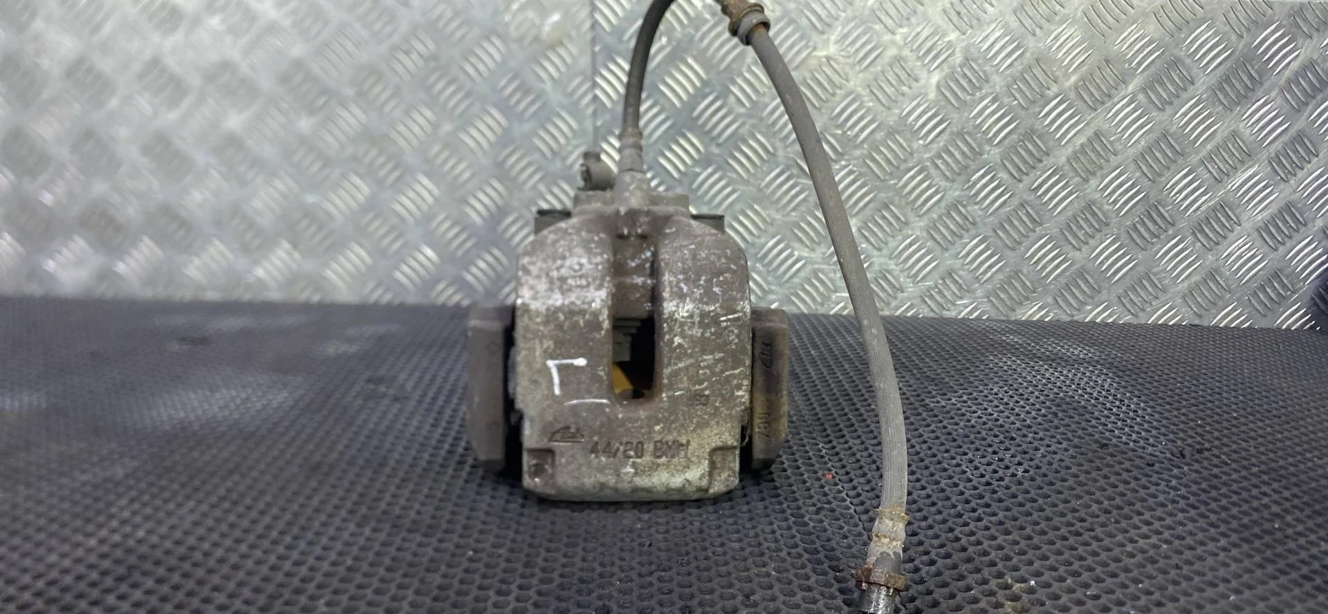 Суппорт тормозной задний левый BMW X5 F15 2017