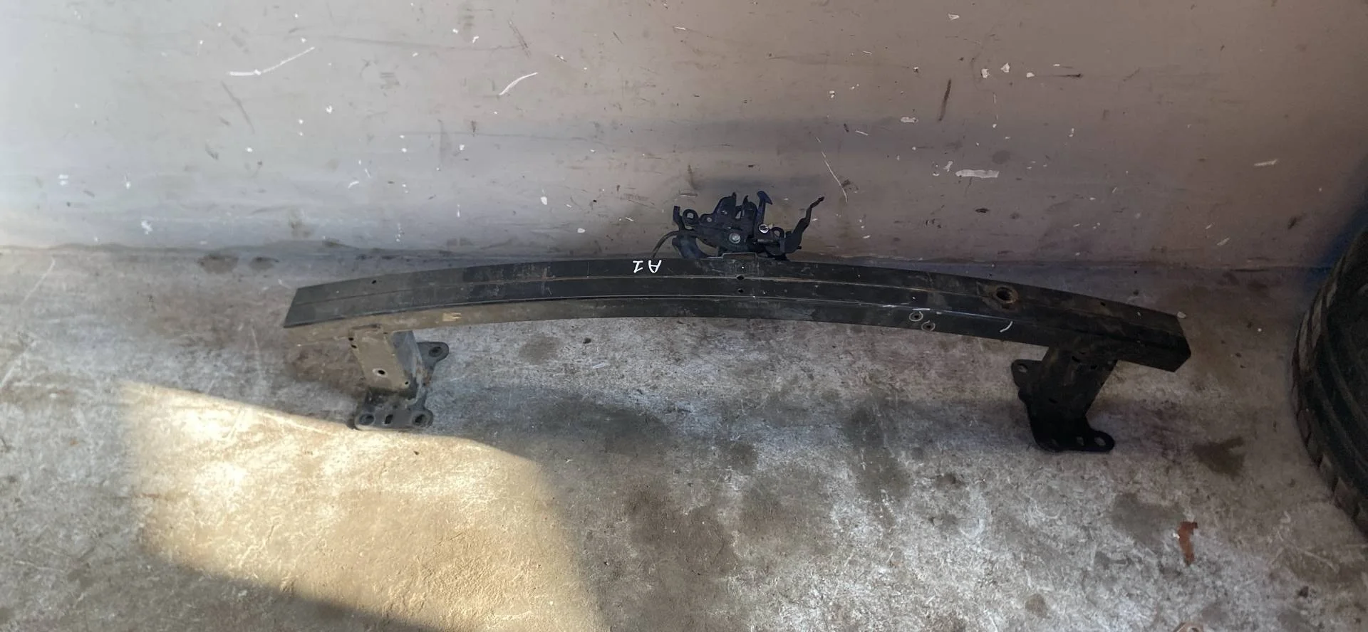 Усилитель бампера передний Nissan Qashqai J10 2006