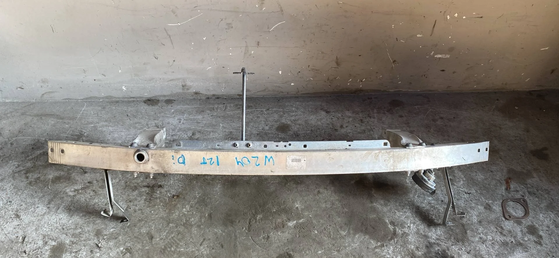 Усилитель переднего бампера Mercedes-Benz C W204