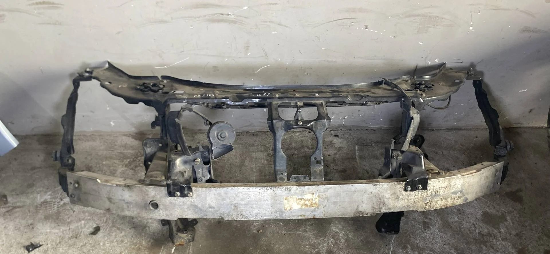 Кронштейн передней панели (телевизора) A2116200534