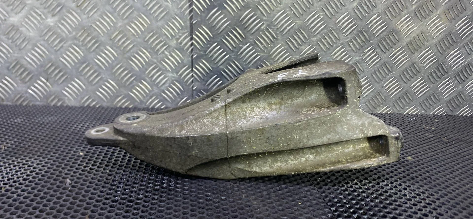 Кронштейн двигателя Volkswagen Transporter T5