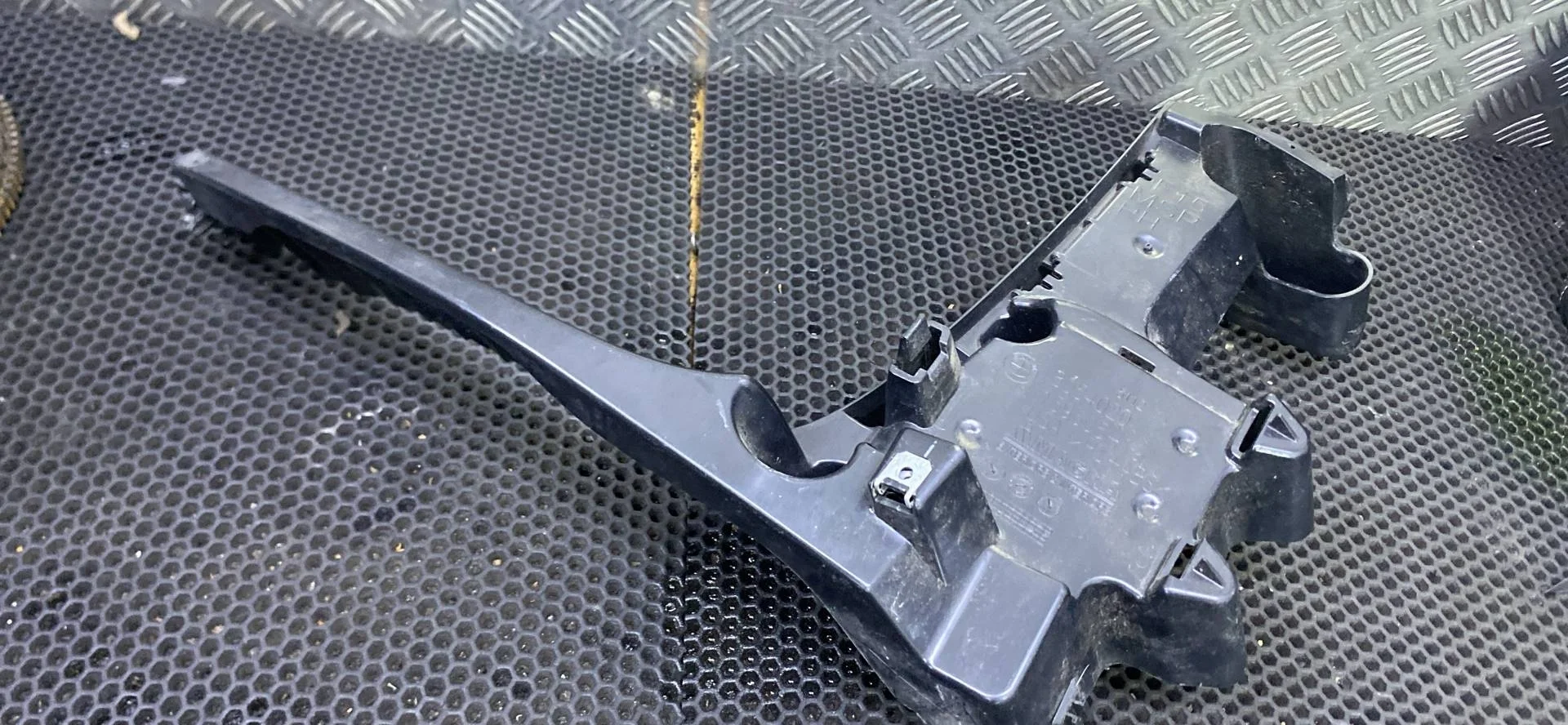 Крепление переднего бампера правое BMW X5 F15