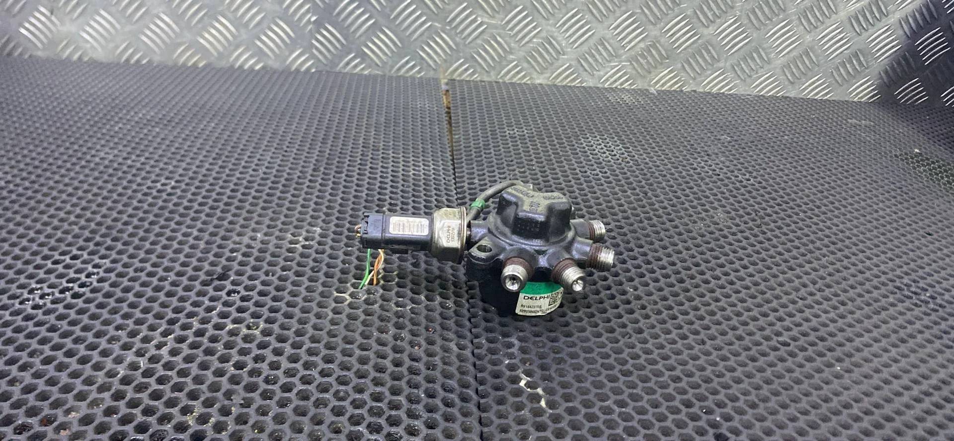 Топливная рампа Renault Megane 2 рест. 2011