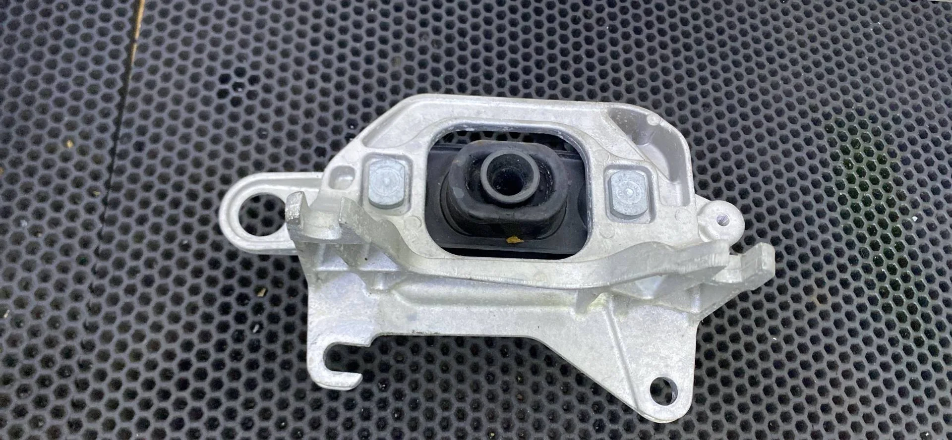 Подушка крепления КПП левая Nissan Qashqai J11