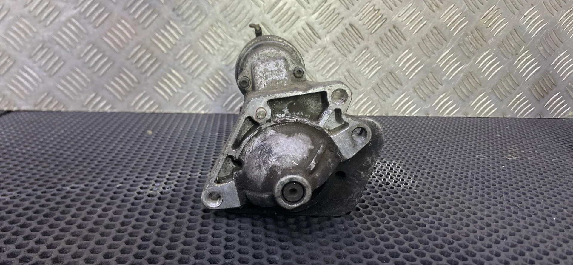 Стартер Nissan Juke F15 2012 233003329R