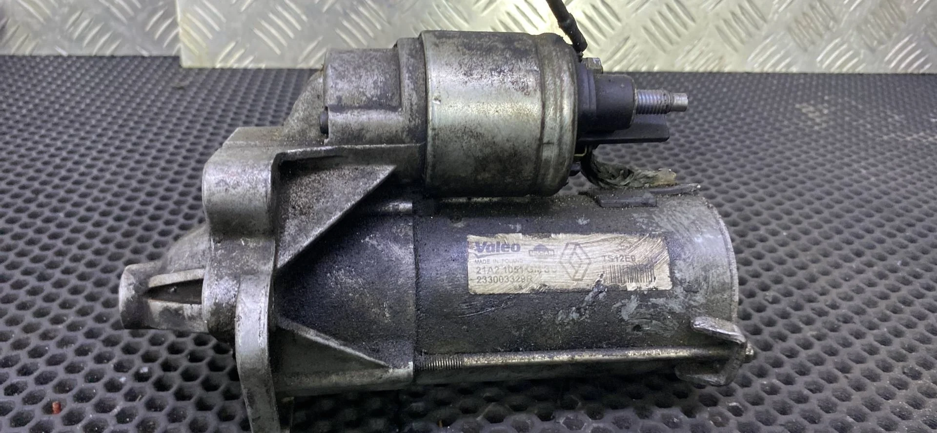 Стартер Nissan Juke F15 2012 233003329R