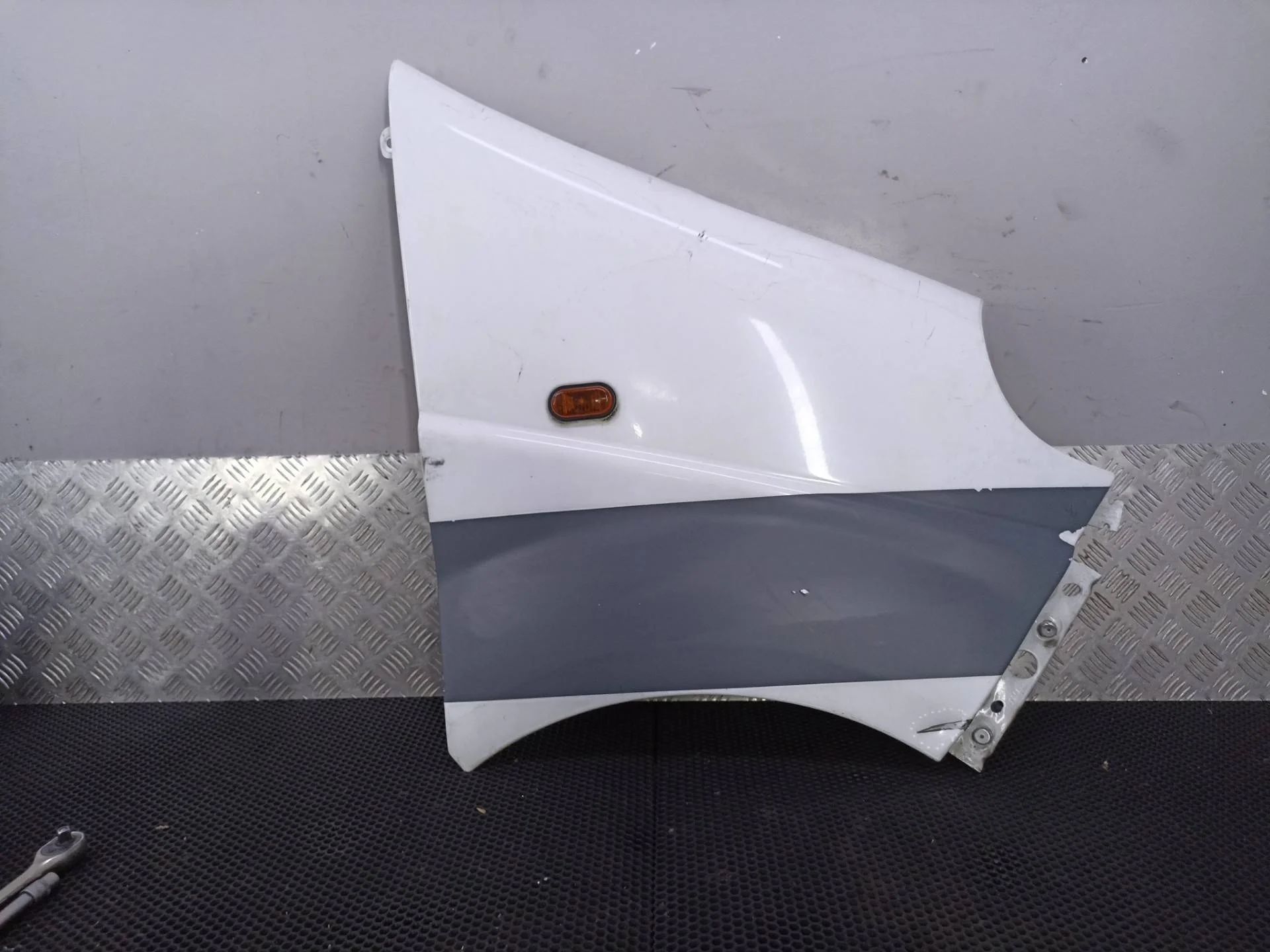 Крыло переднее правое Renault Trafic 2 рест. 2011