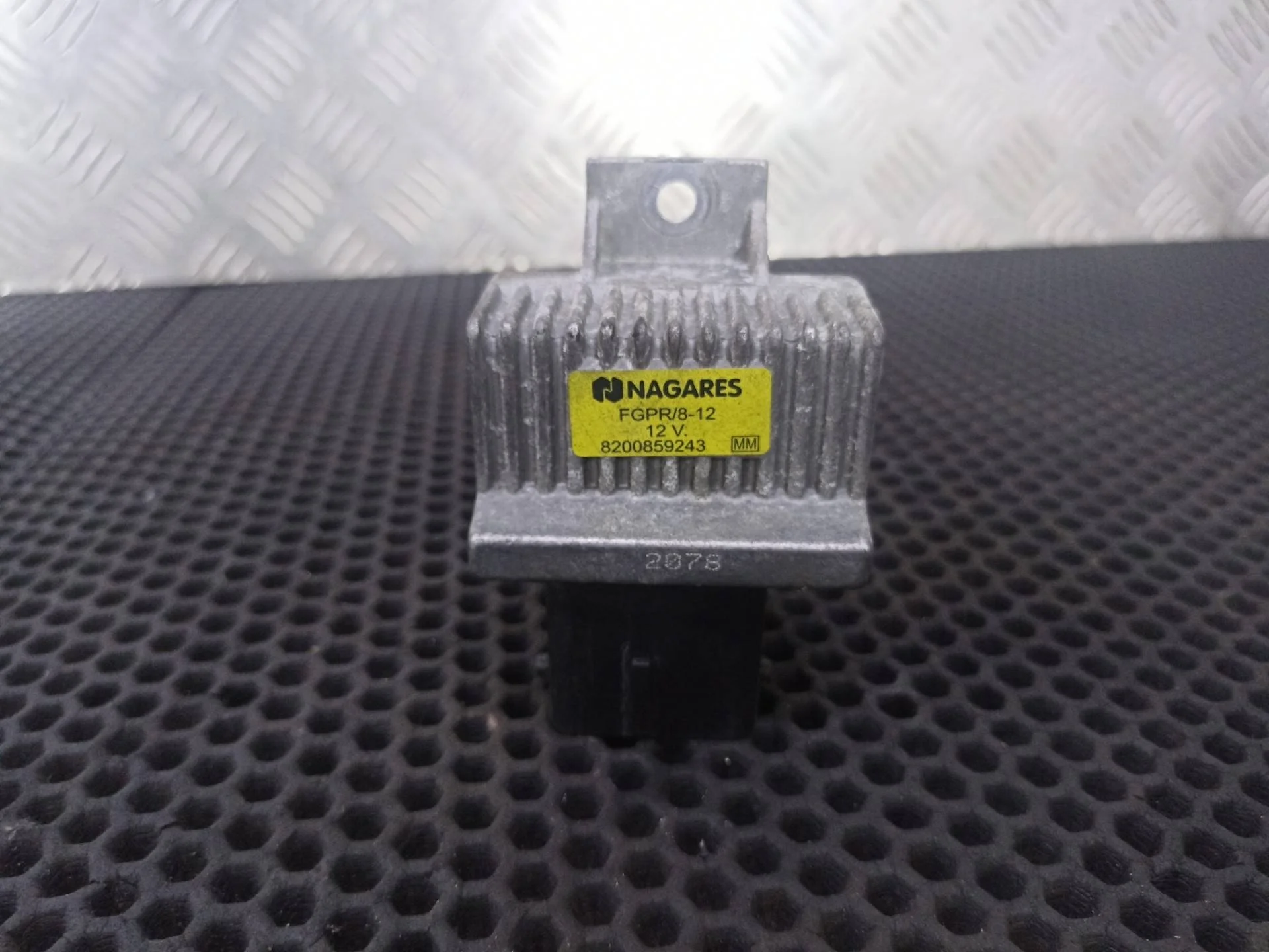 Реле накала свечей Renault Master 2 рест. 2009