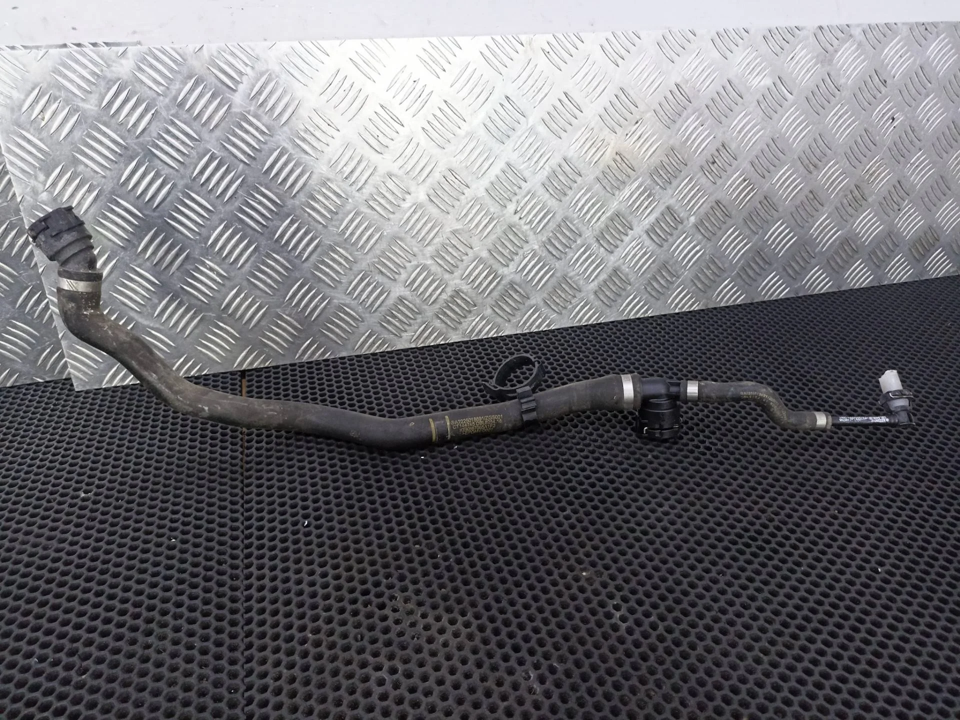 Патрубок охлаждения Mercedes-Benz S W222 рест.