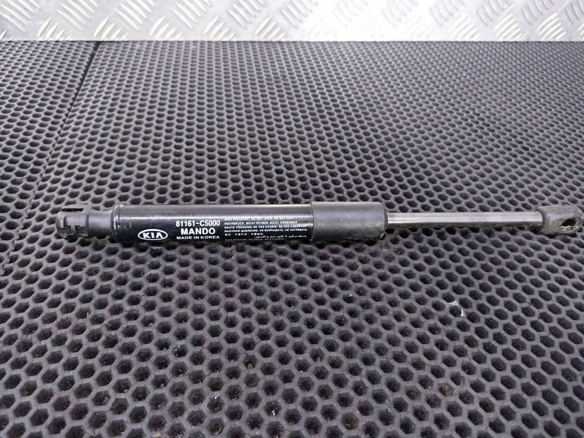 Амортизатор капота Kia Sorento 3 рест. 2018