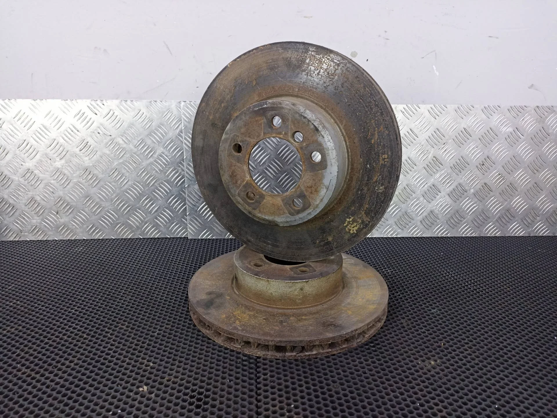 Диск тормозной передний BMW 5 E60/E61 2007