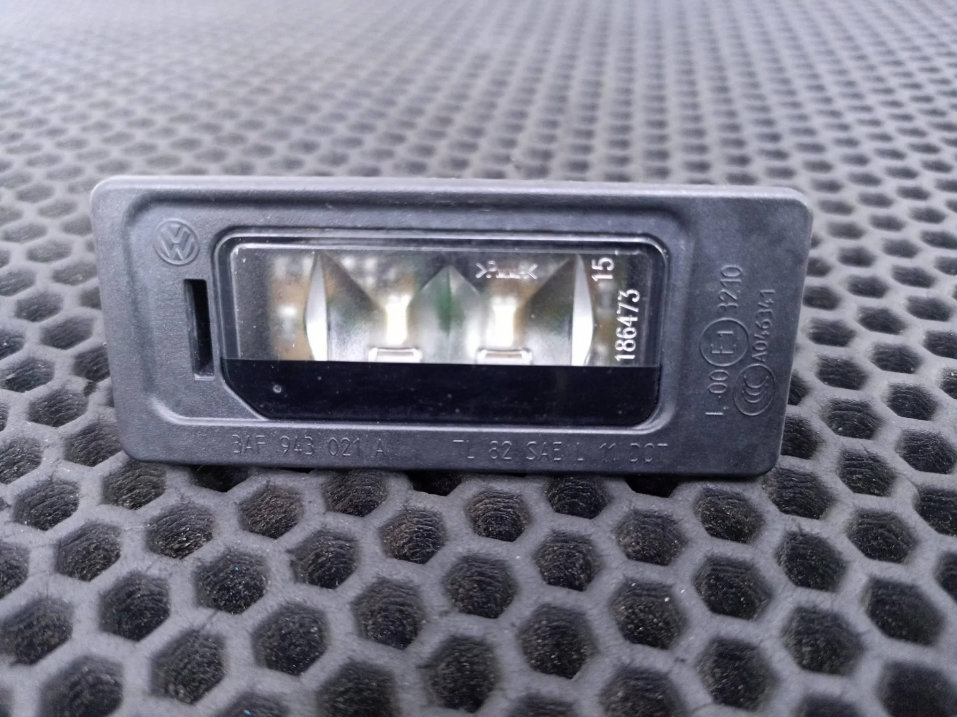 Подсветка номера Volkswagen Touareg 2 рест. 2015