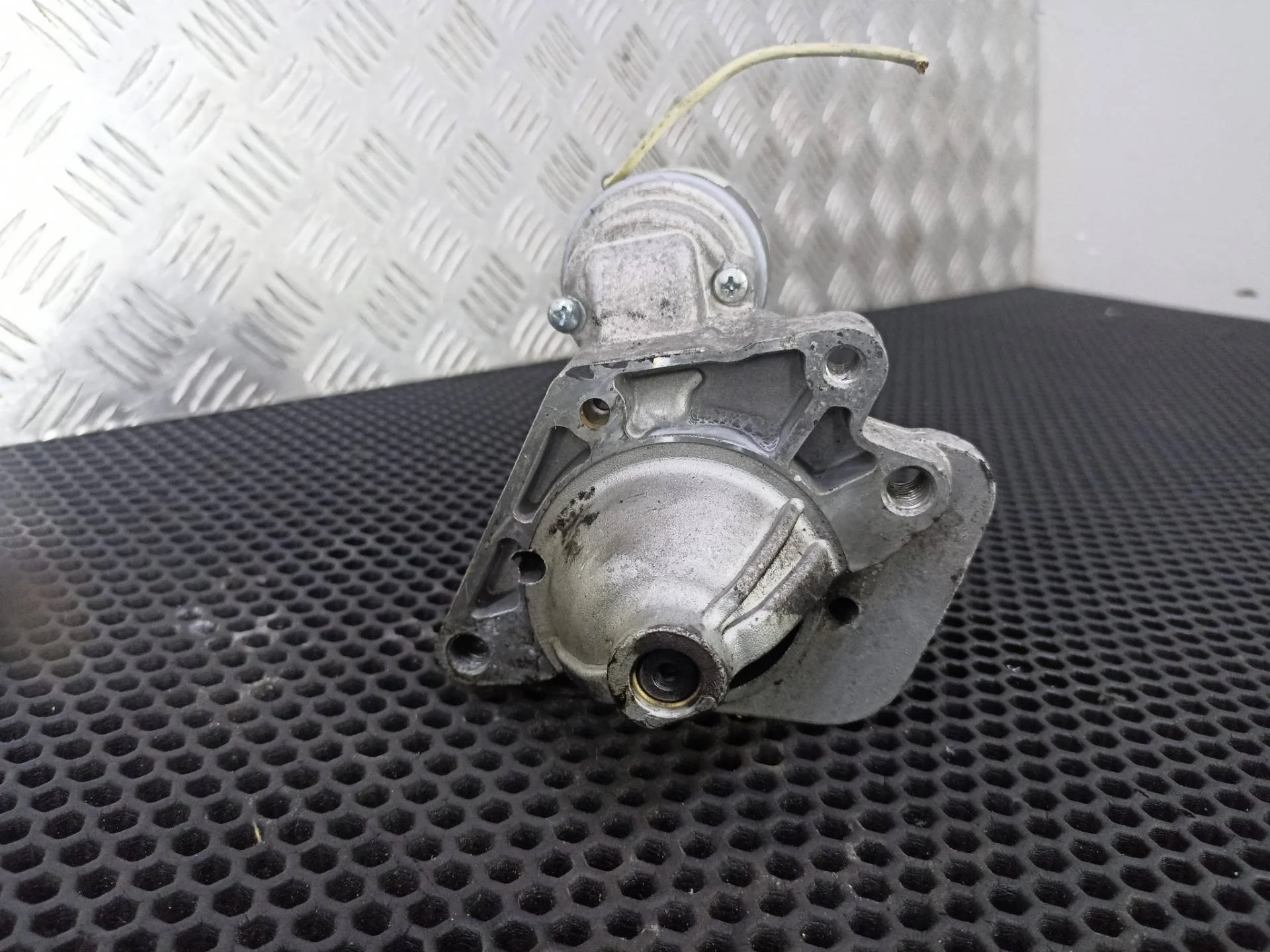 Стартер Nissan Juke F15 2012 233003329R