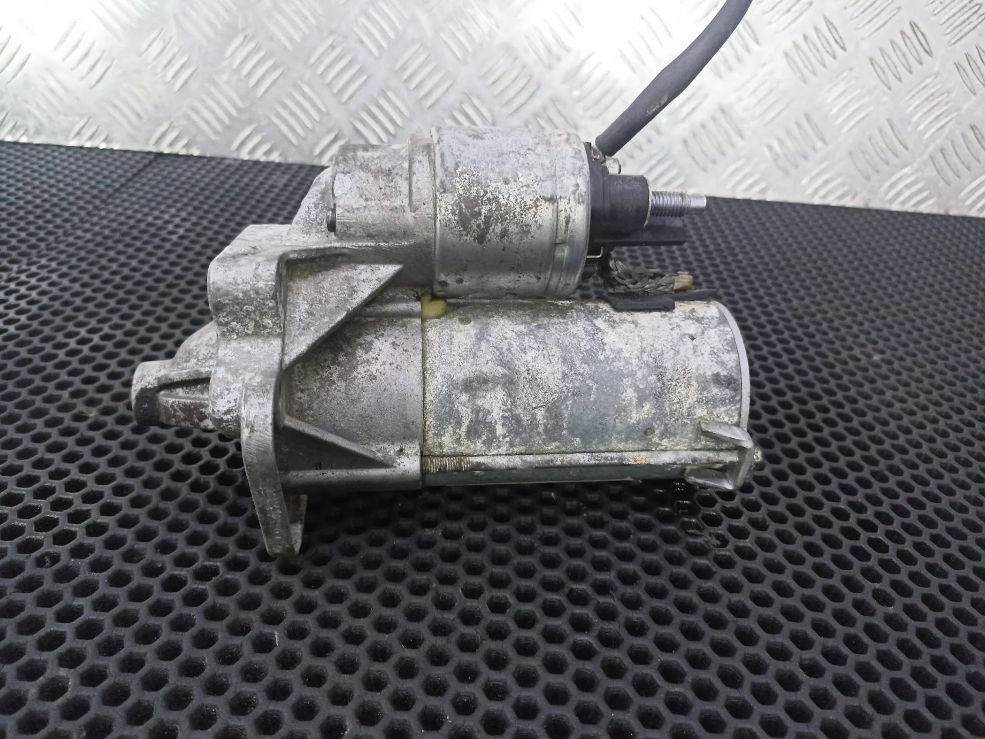 Стартер Nissan Juke F15 2012 233003329R