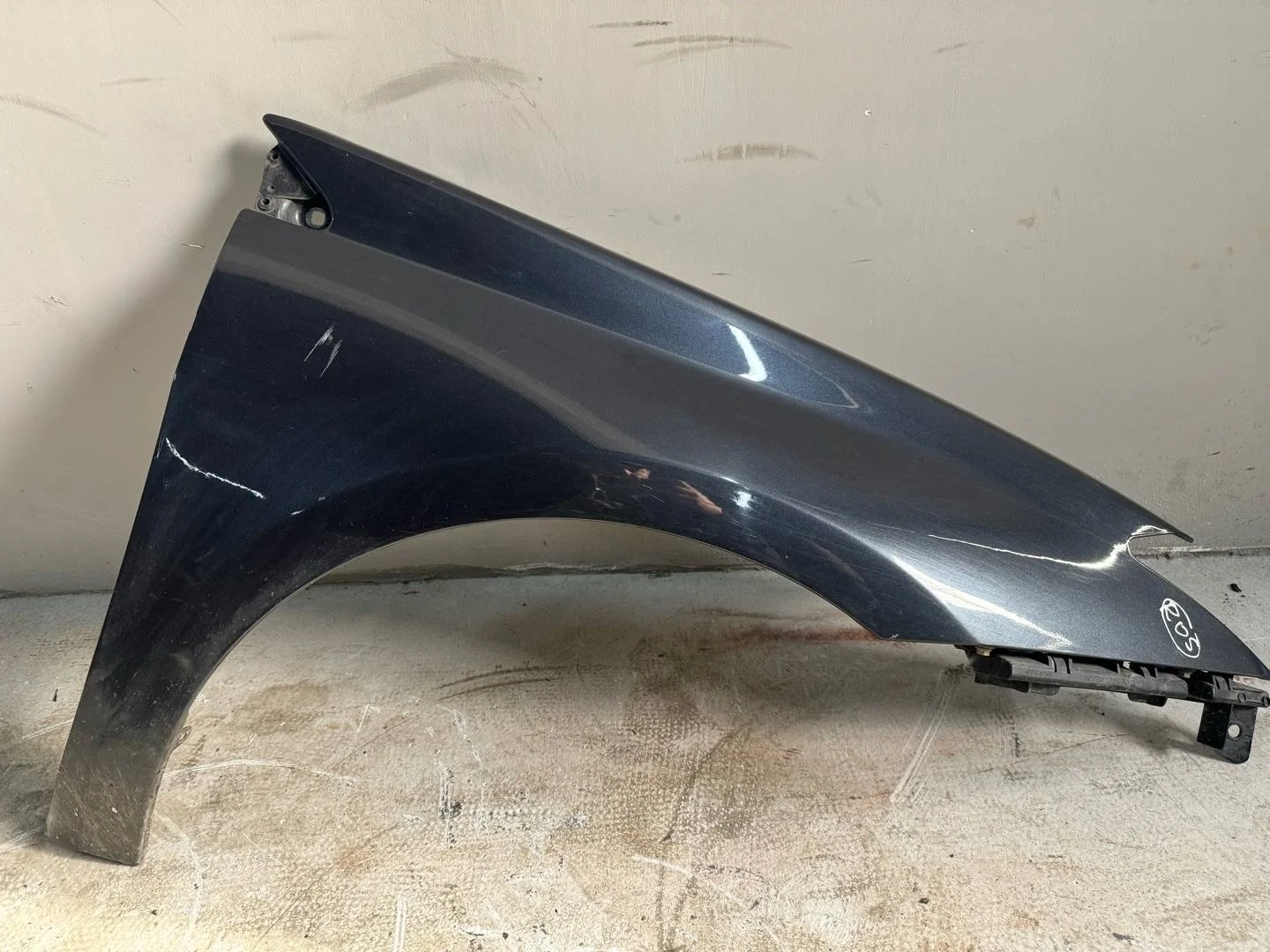 Крыло переднее правое Renault Laguna 3 2010