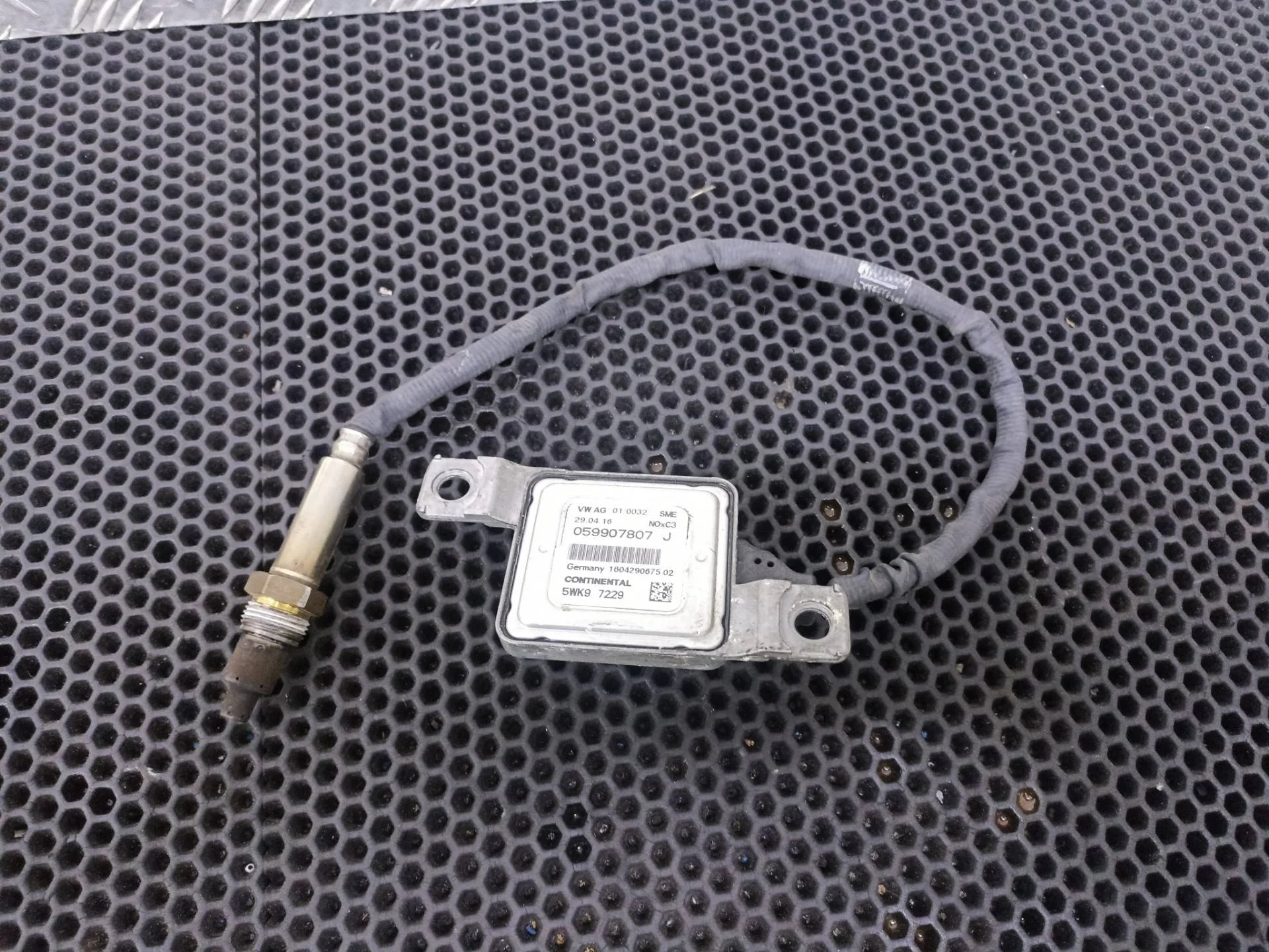 Лямбда-зонд Volkswagen Touareg 2 2014 059907807J
