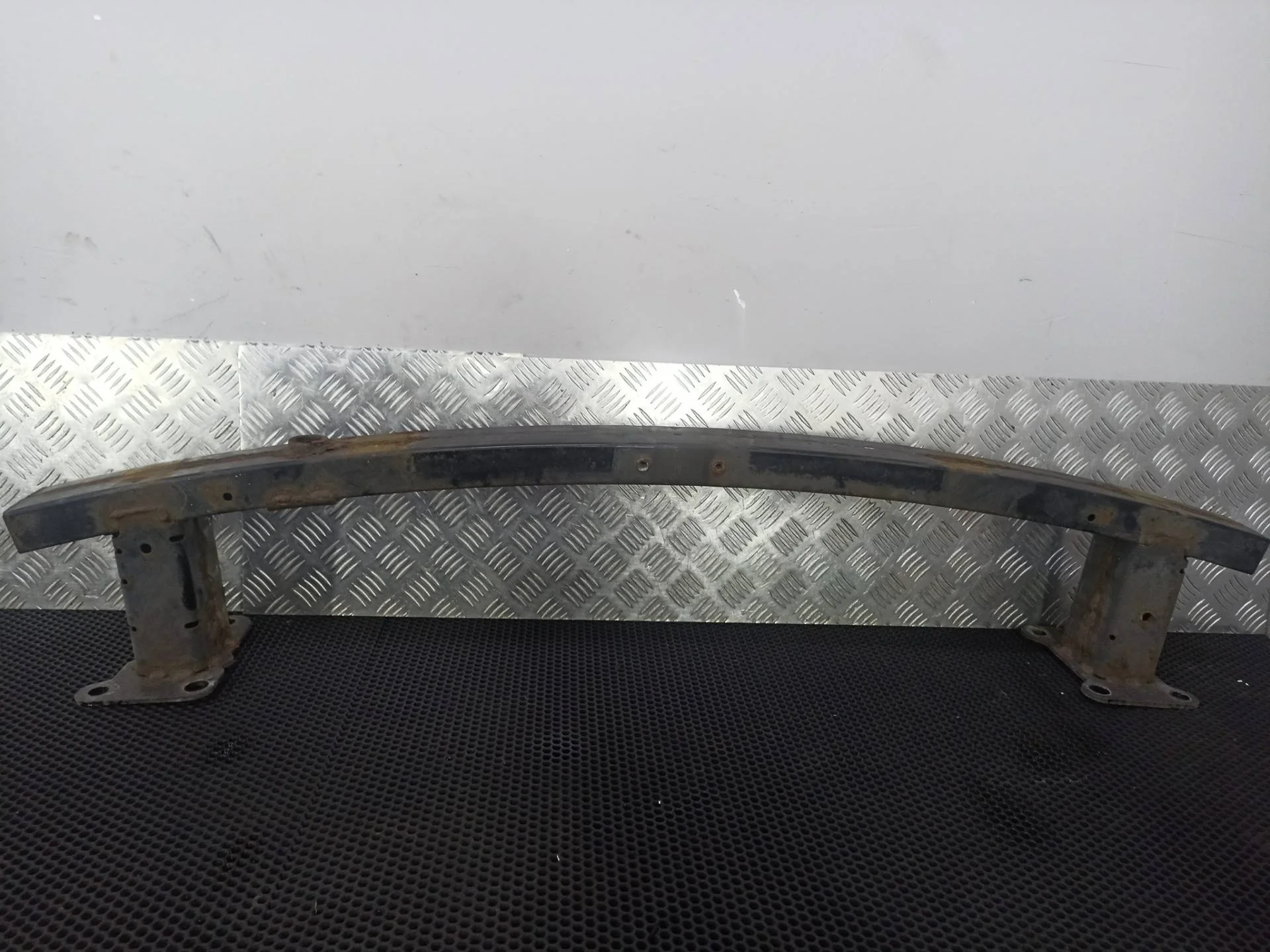 Усилитель переднего бампера верхний Nissan Qashqai