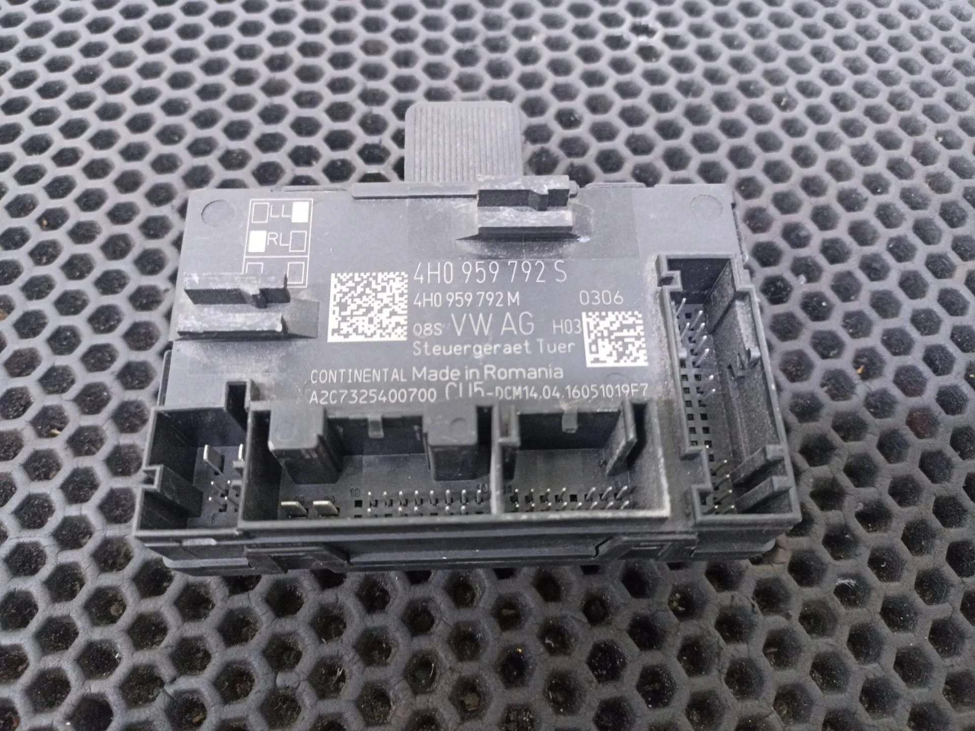 Модуль управления двери задней левой Porsche