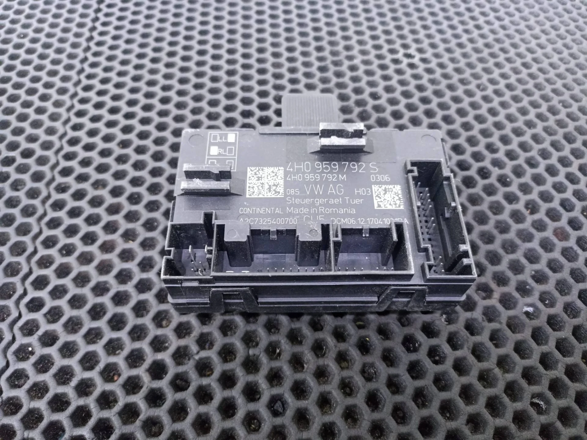 Модуль управления двери задней правой Porsche