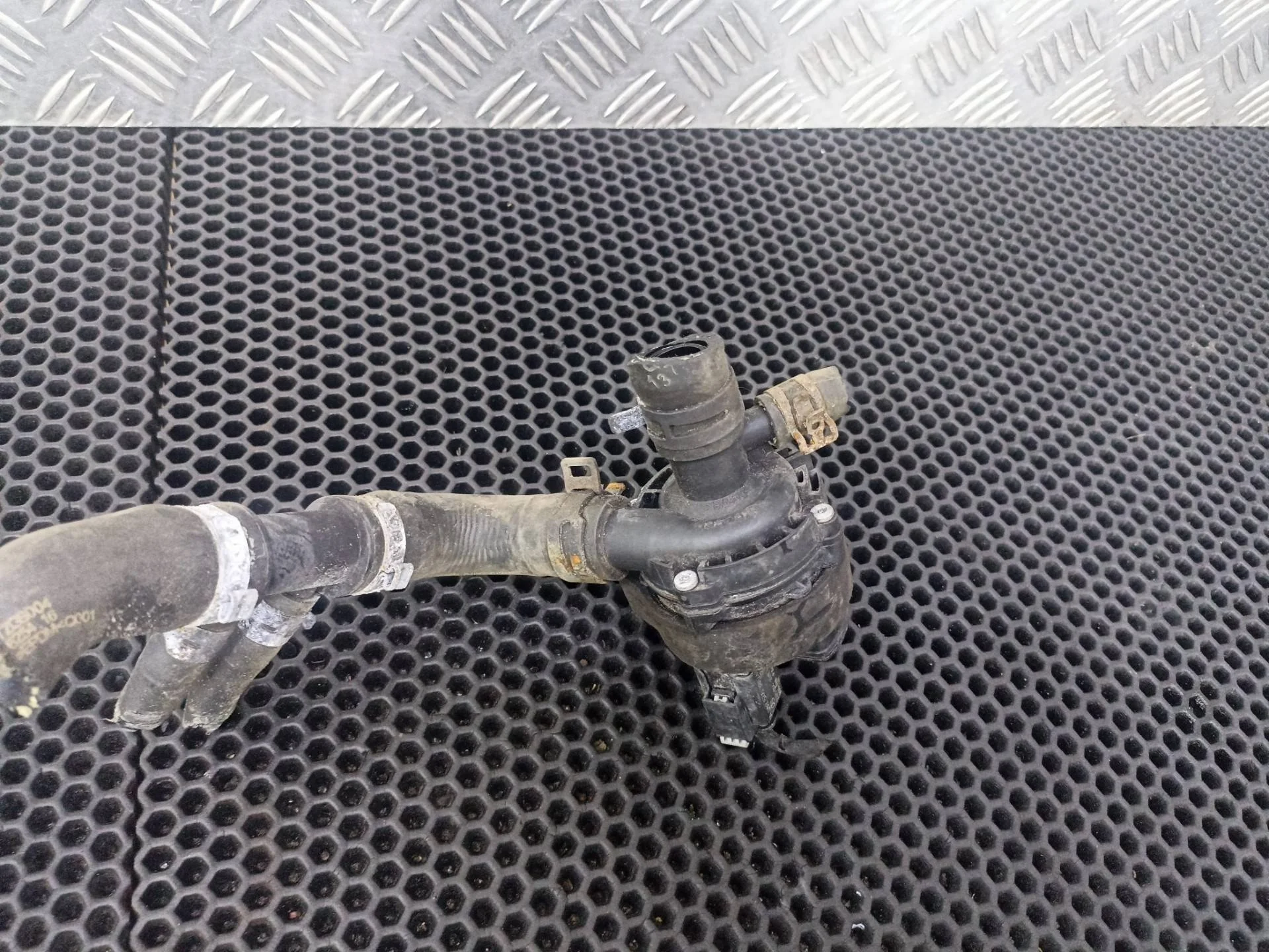 Насос антифриза дополнительный Mercedes-Benz S