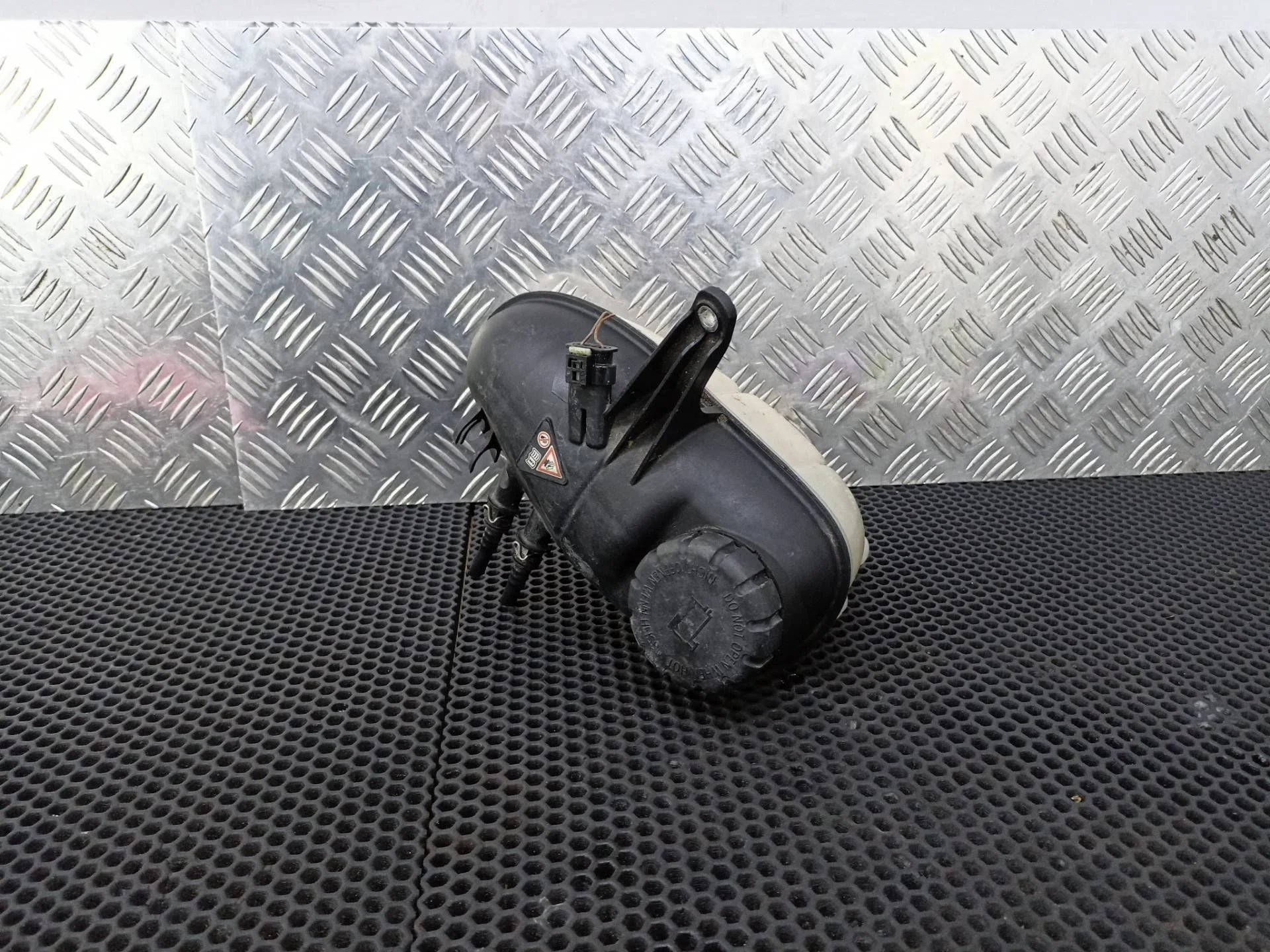 Бачок расширительный Mercedes-Benz S W222 рест.