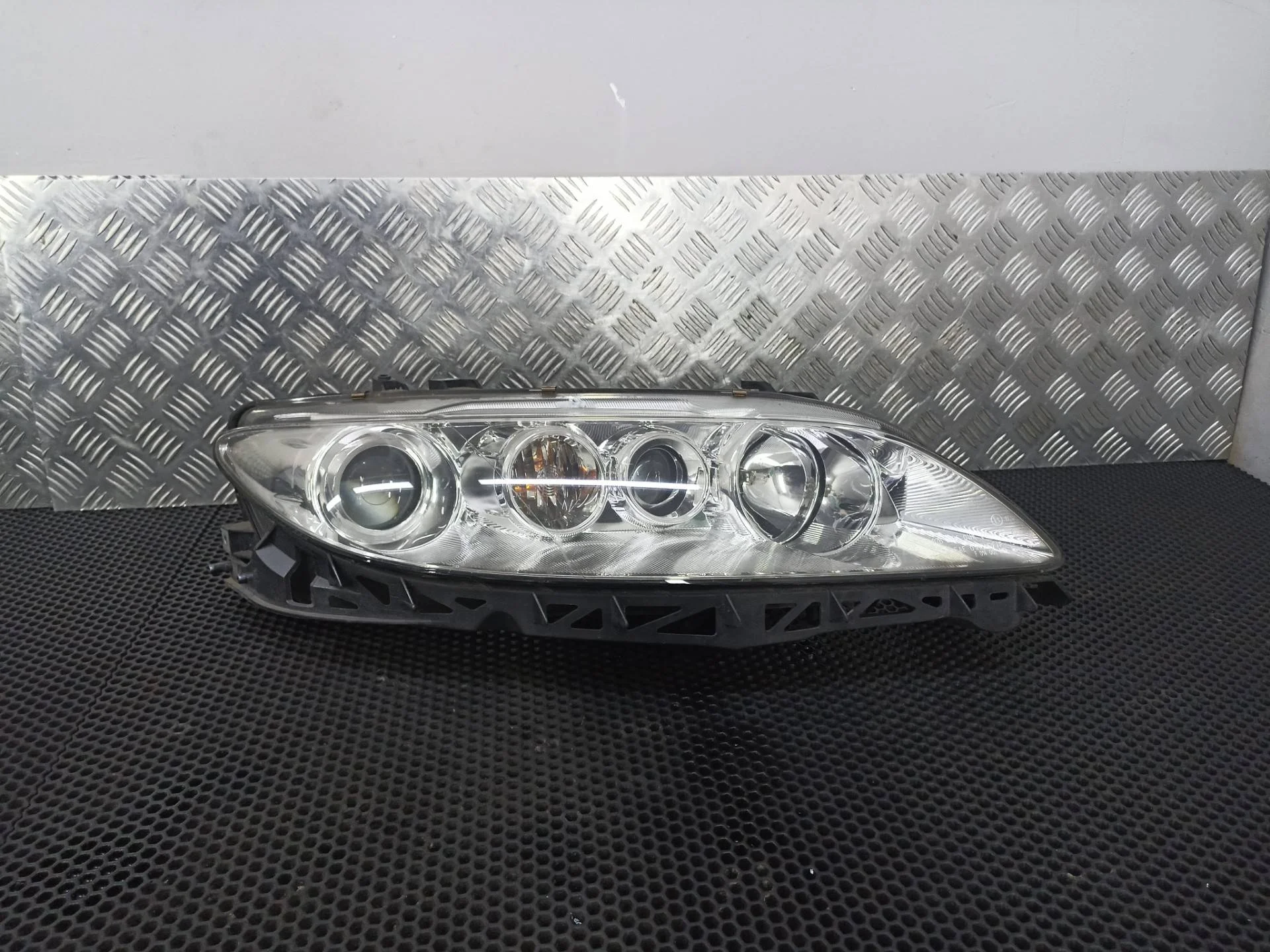 Фара правая Mazda 6 2004 GJ6A510K0C