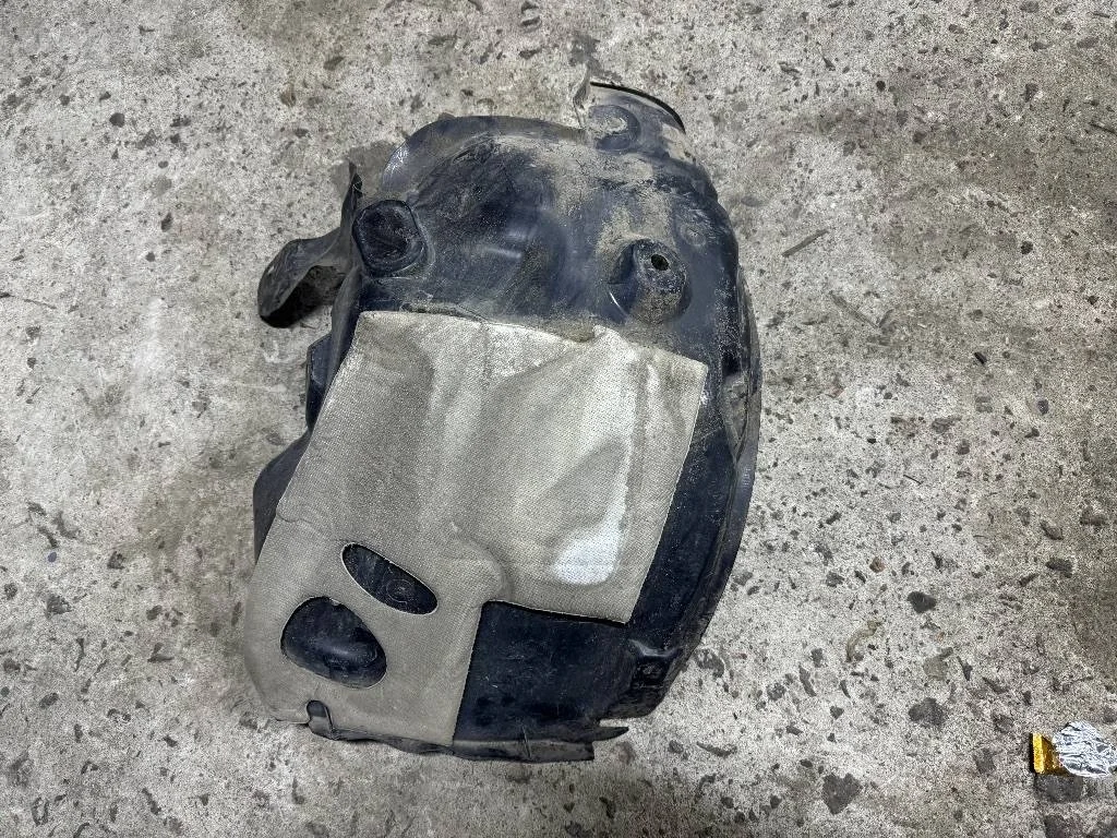 Подкрылок передний левый Renault Megane 3 2012