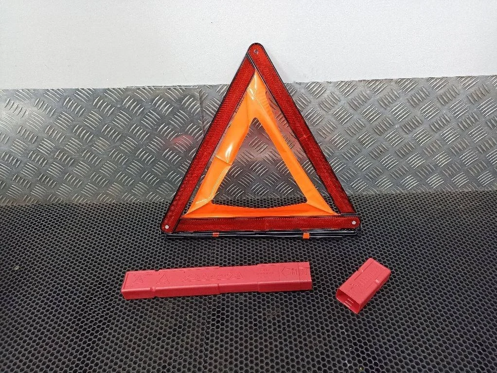 Знак аварийной остановки Volkswagen Touareg 2 2014