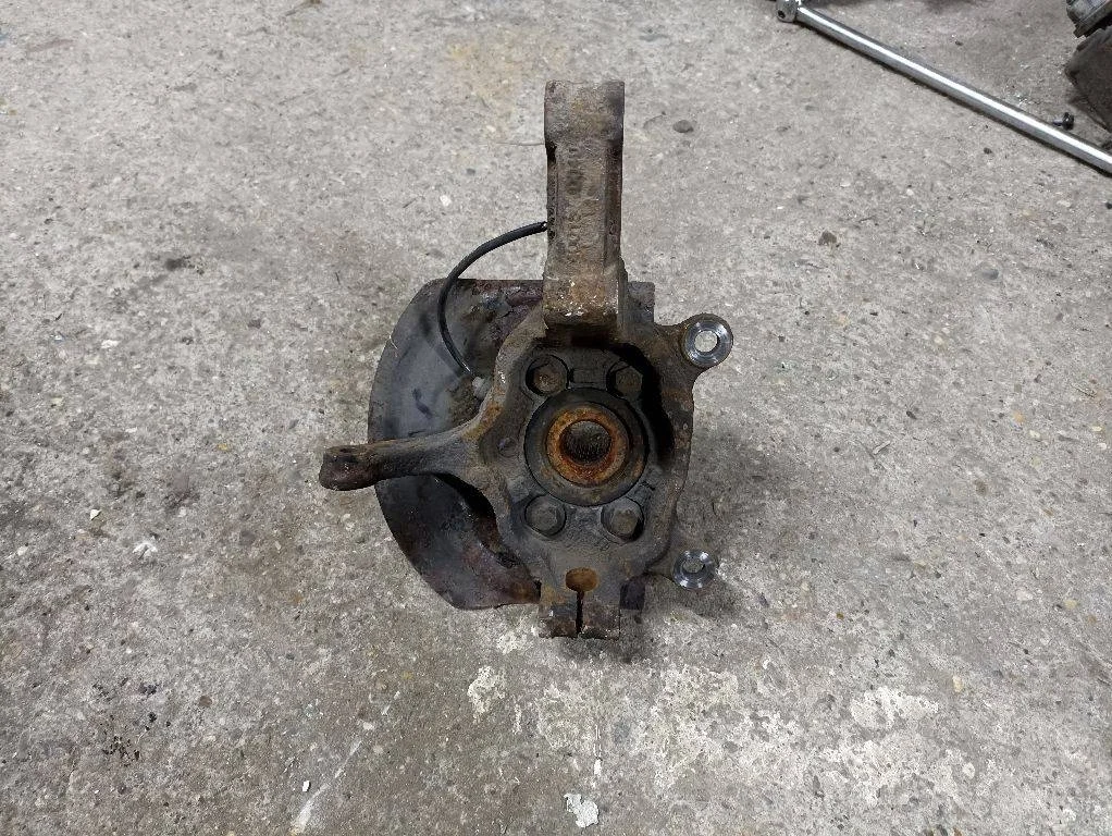 Кулак левый Nissan X-Trail T31 2009 40015JD040