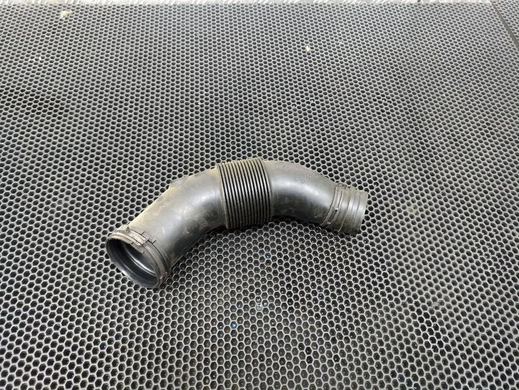 Патрубок воздушного фильтра Volkswagen Touareg 2